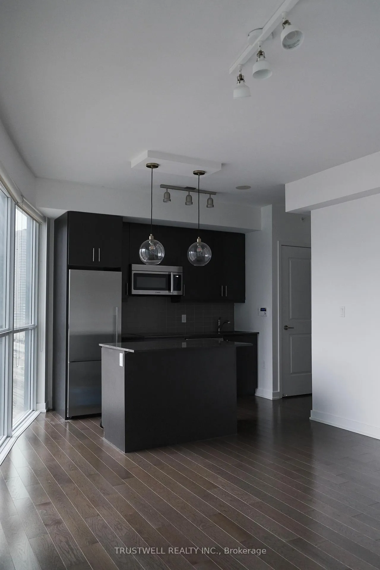 Photo 2 of Unit 1105, 1 The Esplanade, Toronto, Waterfront Communities — HOMEH