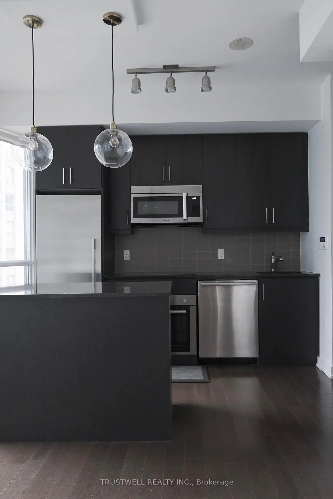 Photo 4 of Unit 1105, 1 The Esplanade, Toronto, Waterfront Communities — HOMEH
