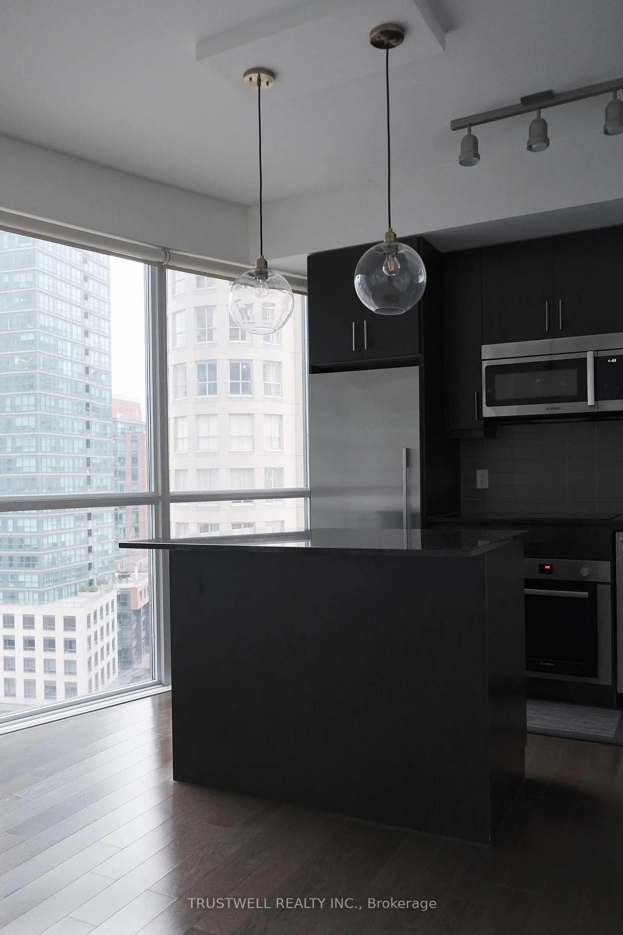Photo 5 of Unit 1105, 1 The Esplanade, Toronto, Waterfront Communities — HOMEH