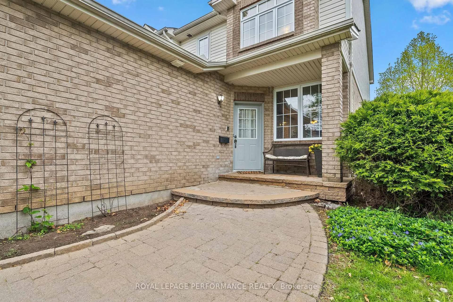 Photo 2 of 1071 Brasseur Crescent, Ottawa, Fallingbrook/Gardenway South — HOMEH
