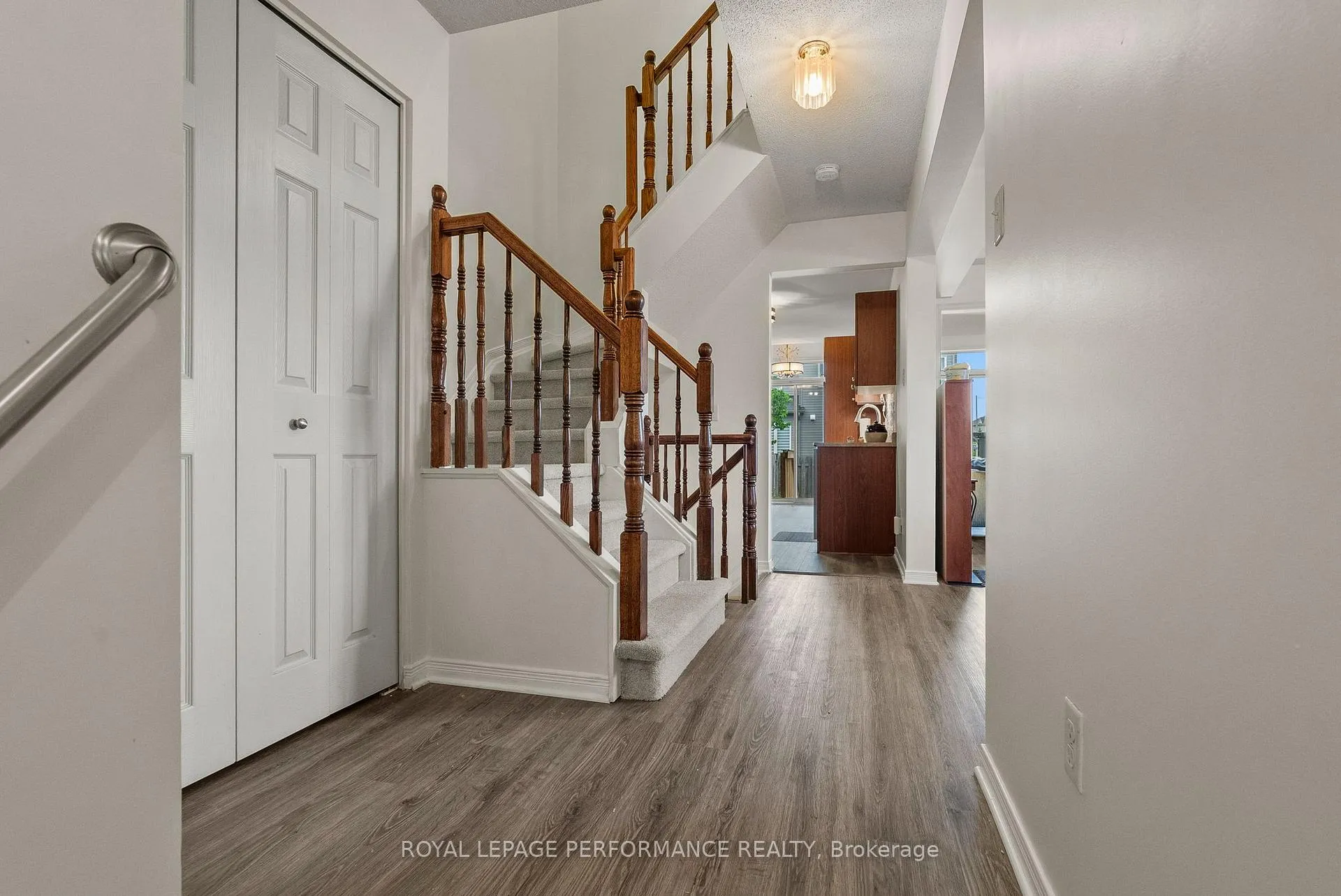 Photo 5 of 1071 Brasseur Crescent, Ottawa, Fallingbrook/Gardenway South — HOMEH