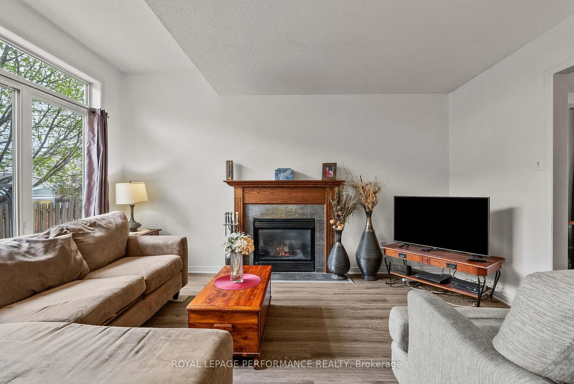 Photo 10 of 1071 Brasseur Crescent, Ottawa, Fallingbrook/Gardenway South — HOMEH