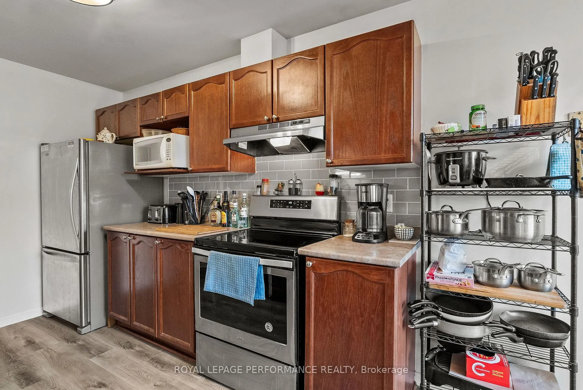 Photo 12 of 1071 Brasseur Crescent, Ottawa, Fallingbrook/Gardenway South — HOMEH