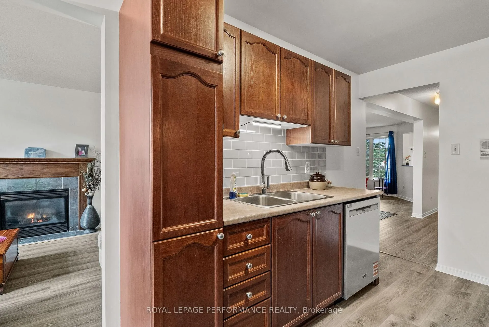 Photo 13 of 1071 Brasseur Crescent, Ottawa, Fallingbrook/Gardenway South — HOMEH