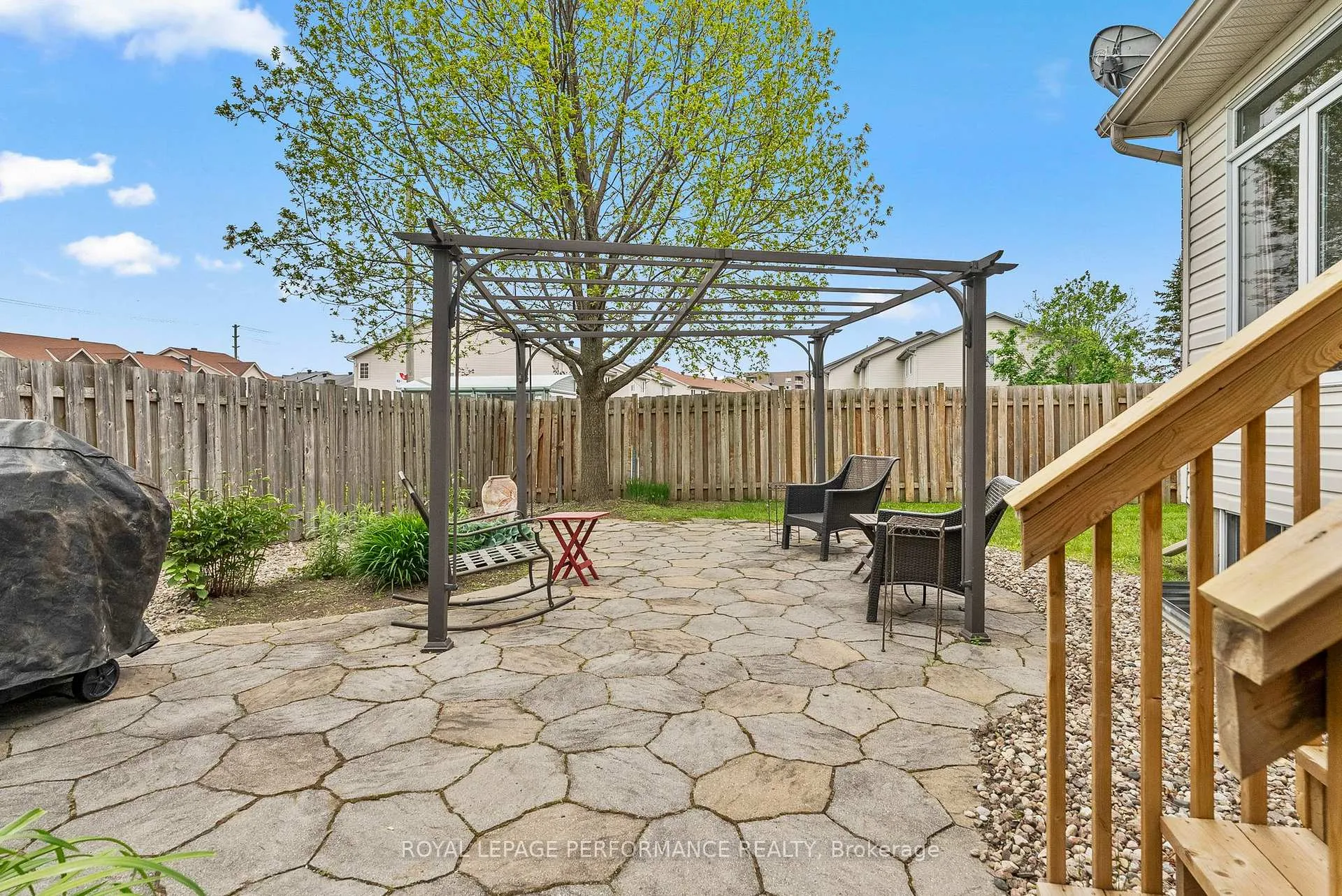 Photo 26 of 1071 Brasseur Crescent, Ottawa, Fallingbrook/Gardenway South — HOMEH
