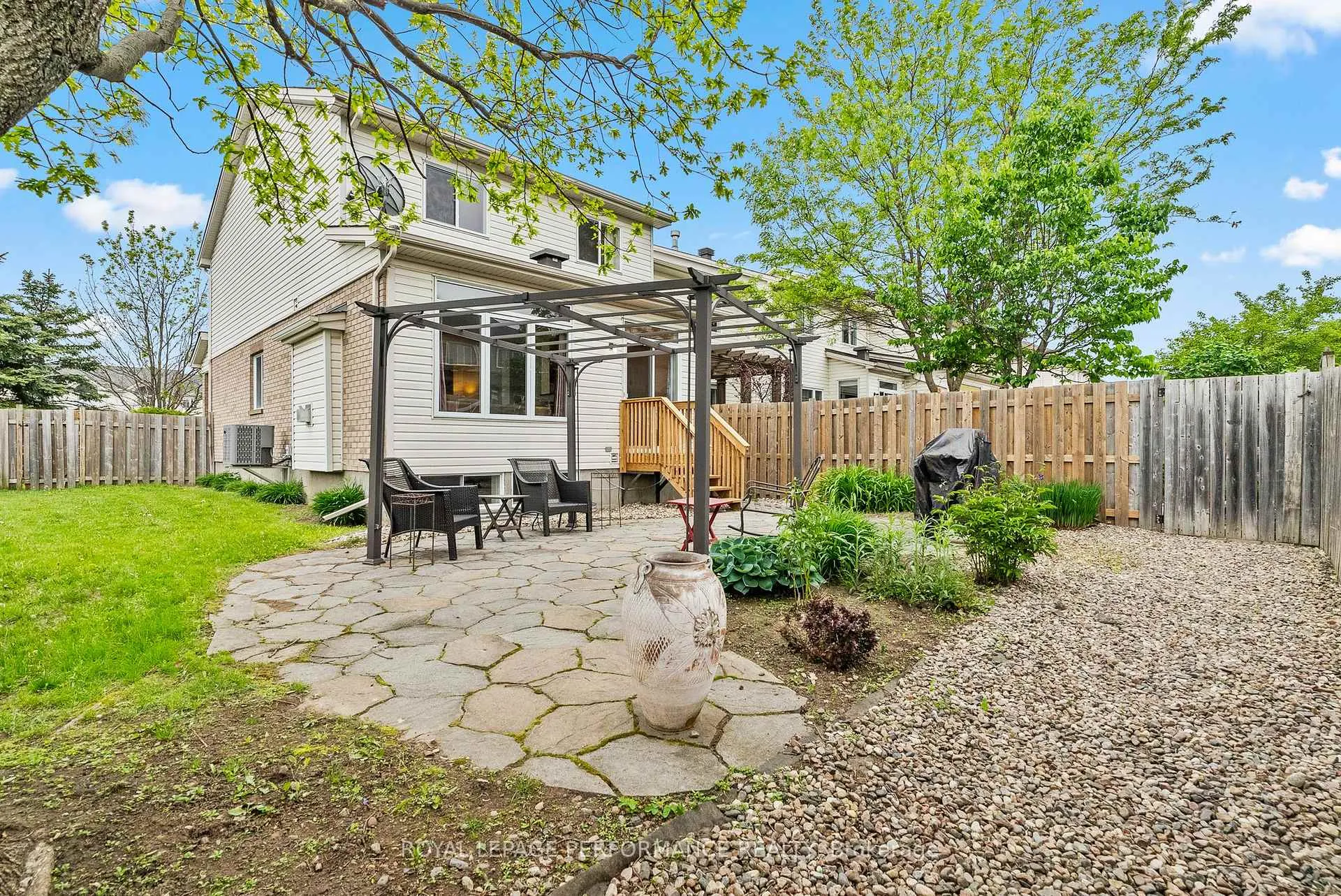 Photo 27 of 1071 Brasseur Crescent, Ottawa, Fallingbrook/Gardenway South — HOMEH