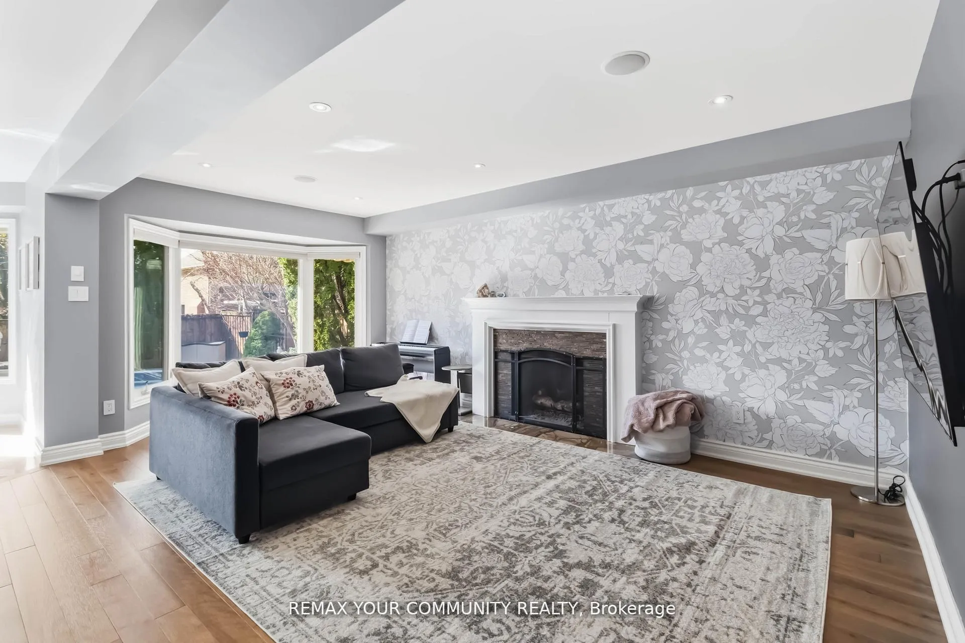 Photo 6 of 4184 Vermont Crescent, Burlington, Rose — HOMEH