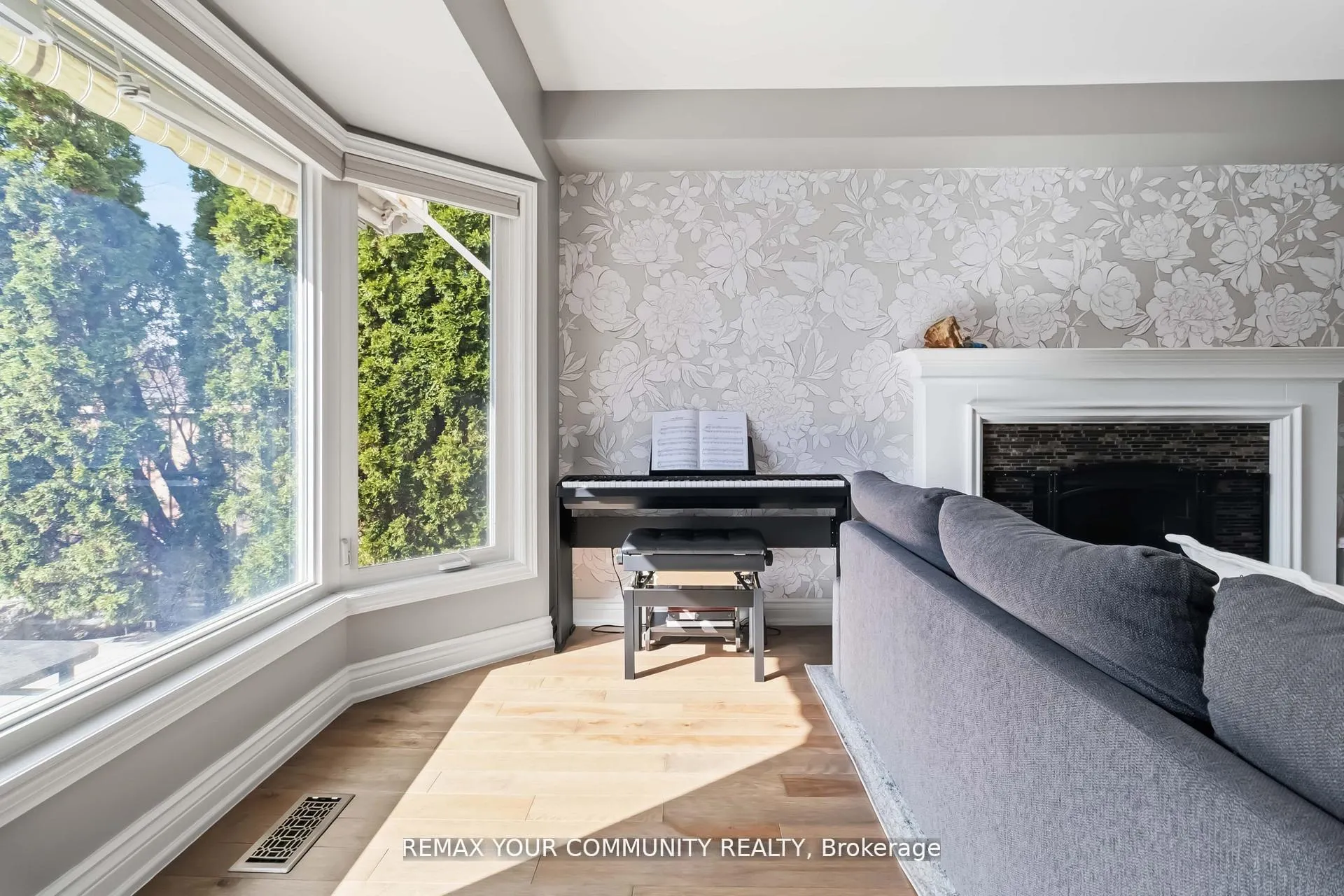 Photo 8 of 4184 Vermont Crescent, Burlington, Rose — HOMEH