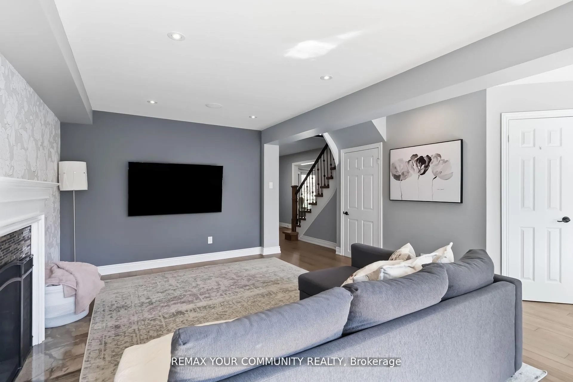 Photo 9 of 4184 Vermont Crescent, Burlington, Rose — HOMEH