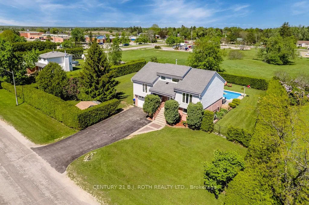 Photo 2 of 2823 Small Street, Innisfil, Stroud — HOMEH