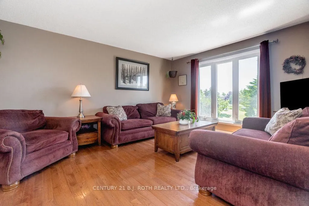 Photo 11 of 2823 Small Street, Innisfil, Stroud — HOMEH