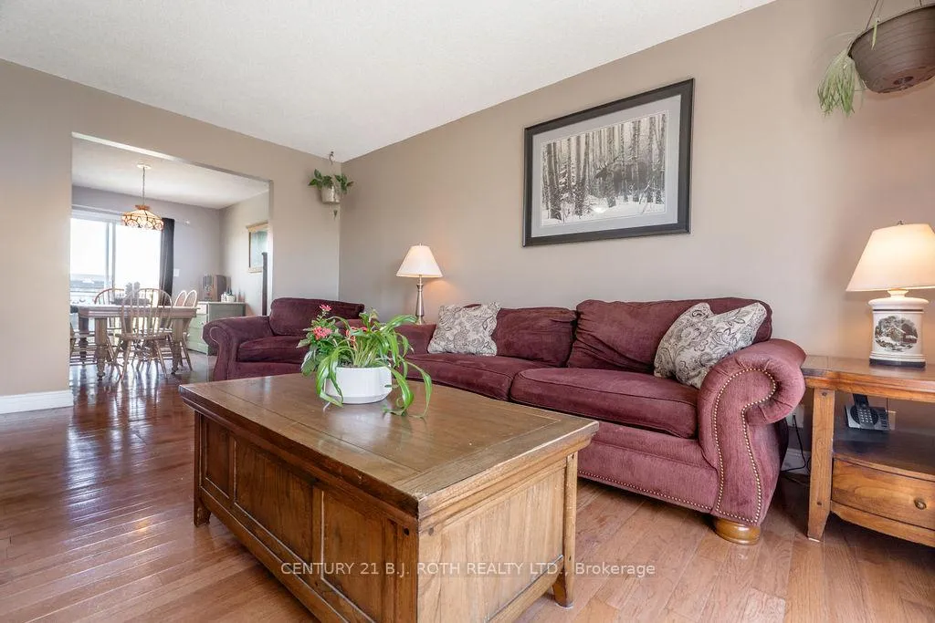 Photo 12 of 2823 Small Street, Innisfil, Stroud — HOMEH