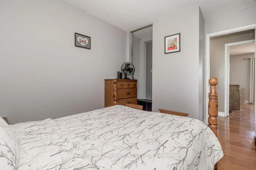 Photo 21 of 2823 Small Street, Innisfil, Stroud — HOMEH