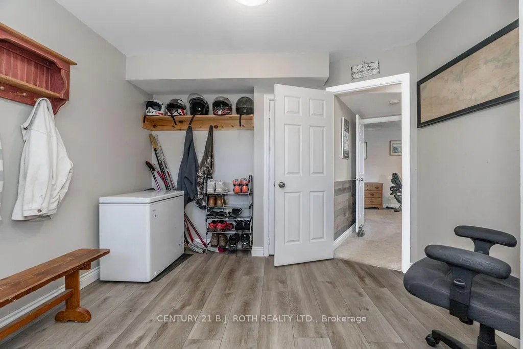 Photo 23 of 2823 Small Street, Innisfil, Stroud — HOMEH