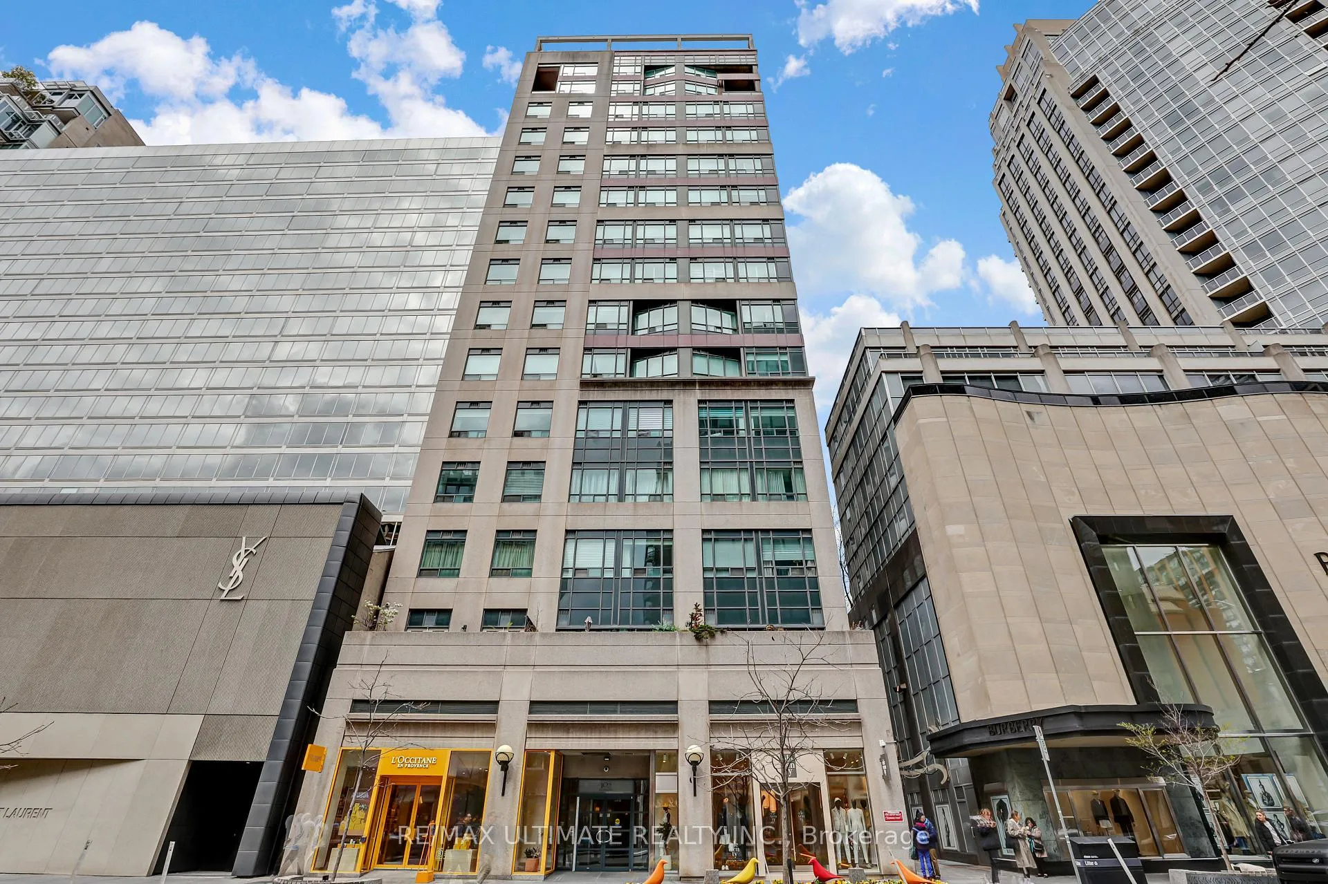 Front of Unit 605, 102 Bloor Street W