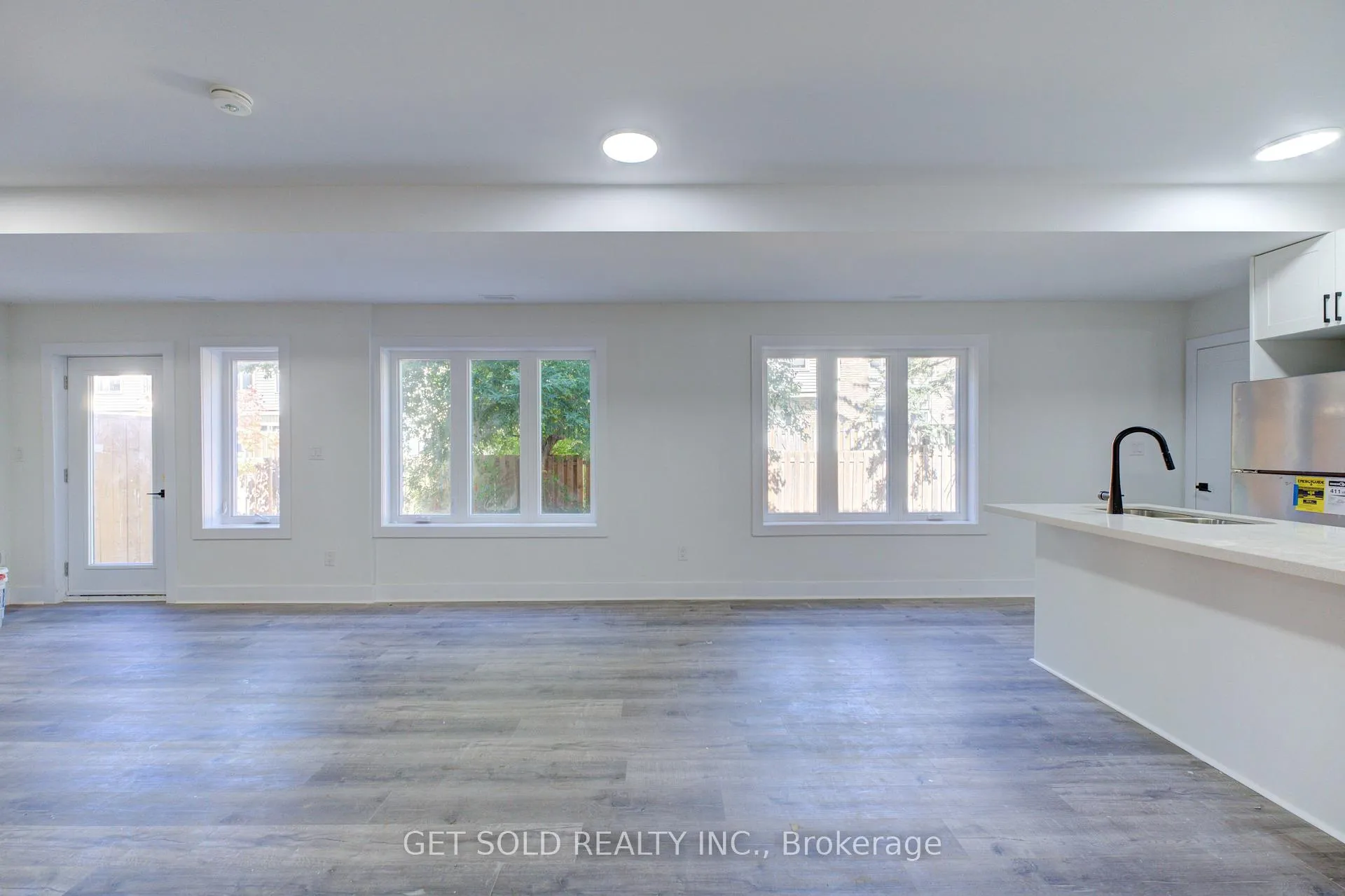 Photo 3 of Unit 5, 6701 Thorold Stone Road, Niagara Falls, Stamford — HOMEH