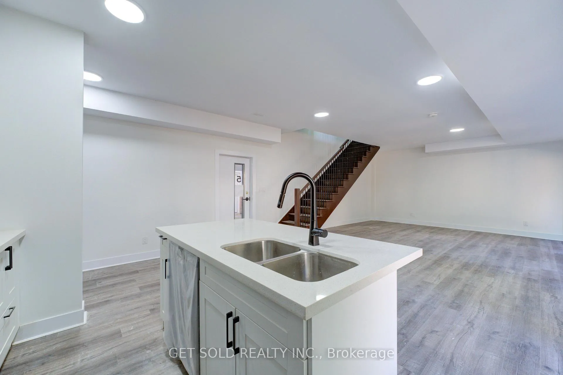 Photo 8 of Unit 5, 6701 Thorold Stone Road, Niagara Falls, Stamford — HOMEH