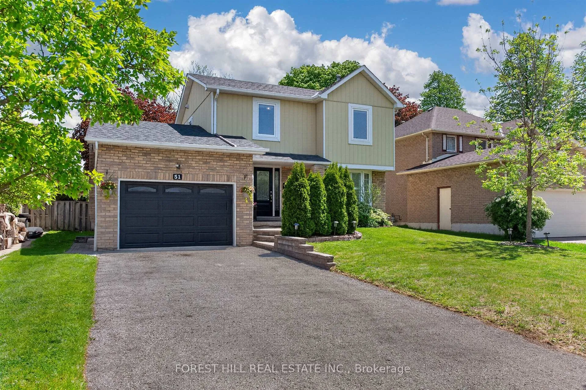 Photo 2 of 51 Winston Crescent, Whitby, Blue Grass Meadows — HOMEH