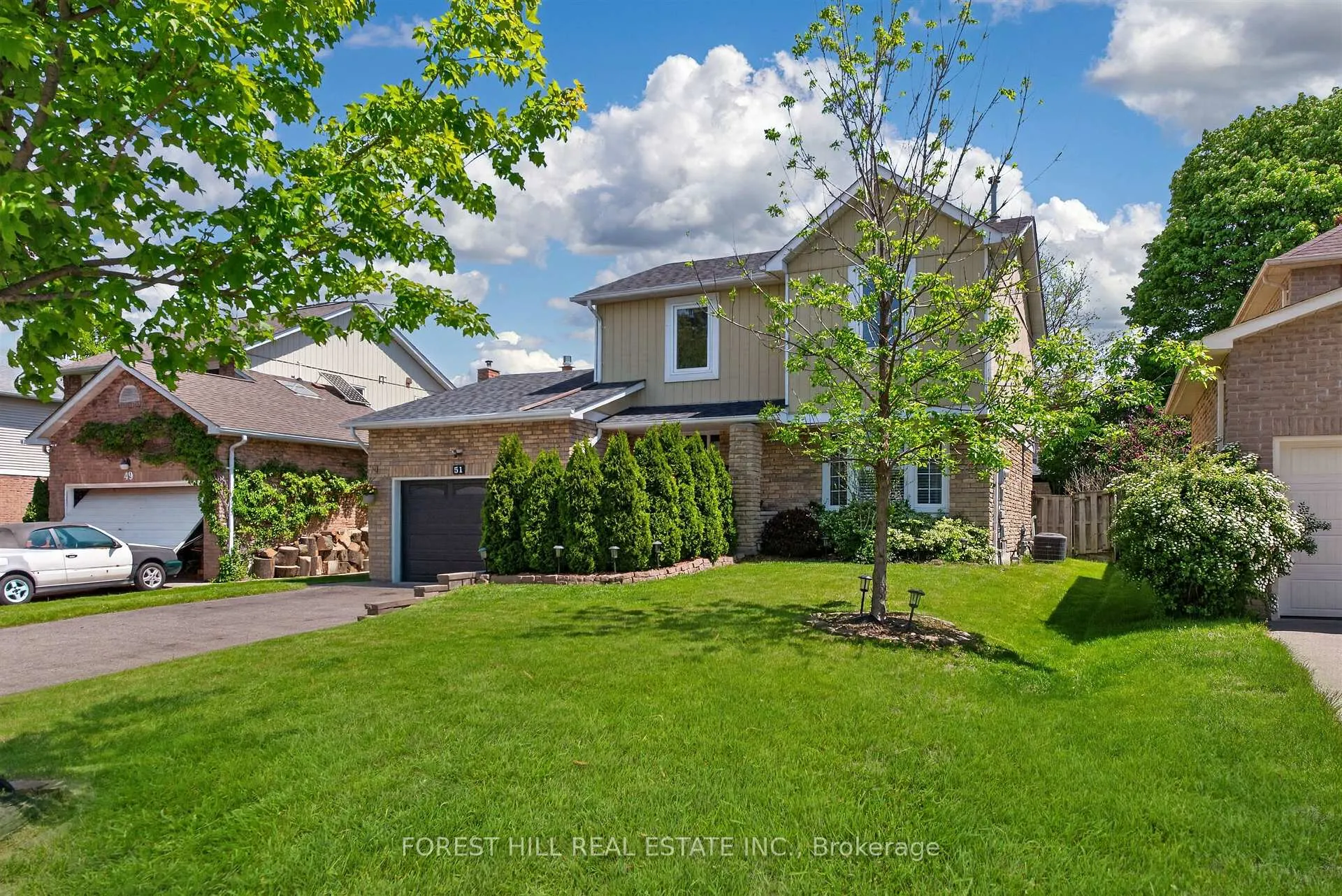 Photo 3 of 51 Winston Crescent, Whitby, Blue Grass Meadows — HOMEH