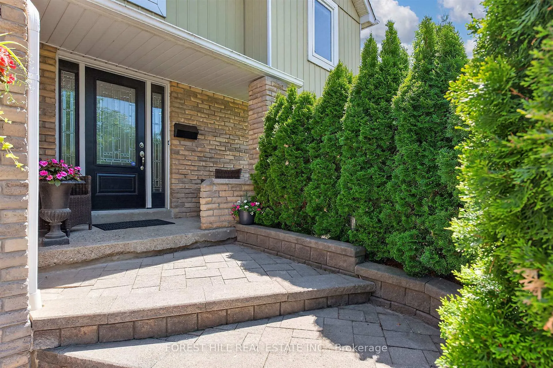 Photo 4 of 51 Winston Crescent, Whitby, Blue Grass Meadows — HOMEH