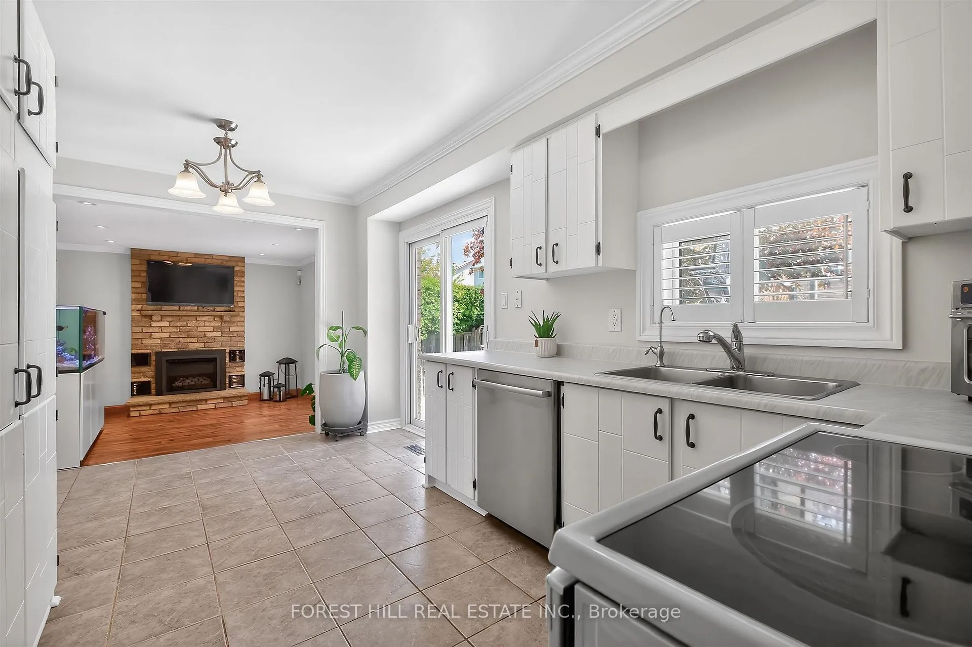 Photo 15 of 51 Winston Crescent, Whitby, Blue Grass Meadows — HOMEH