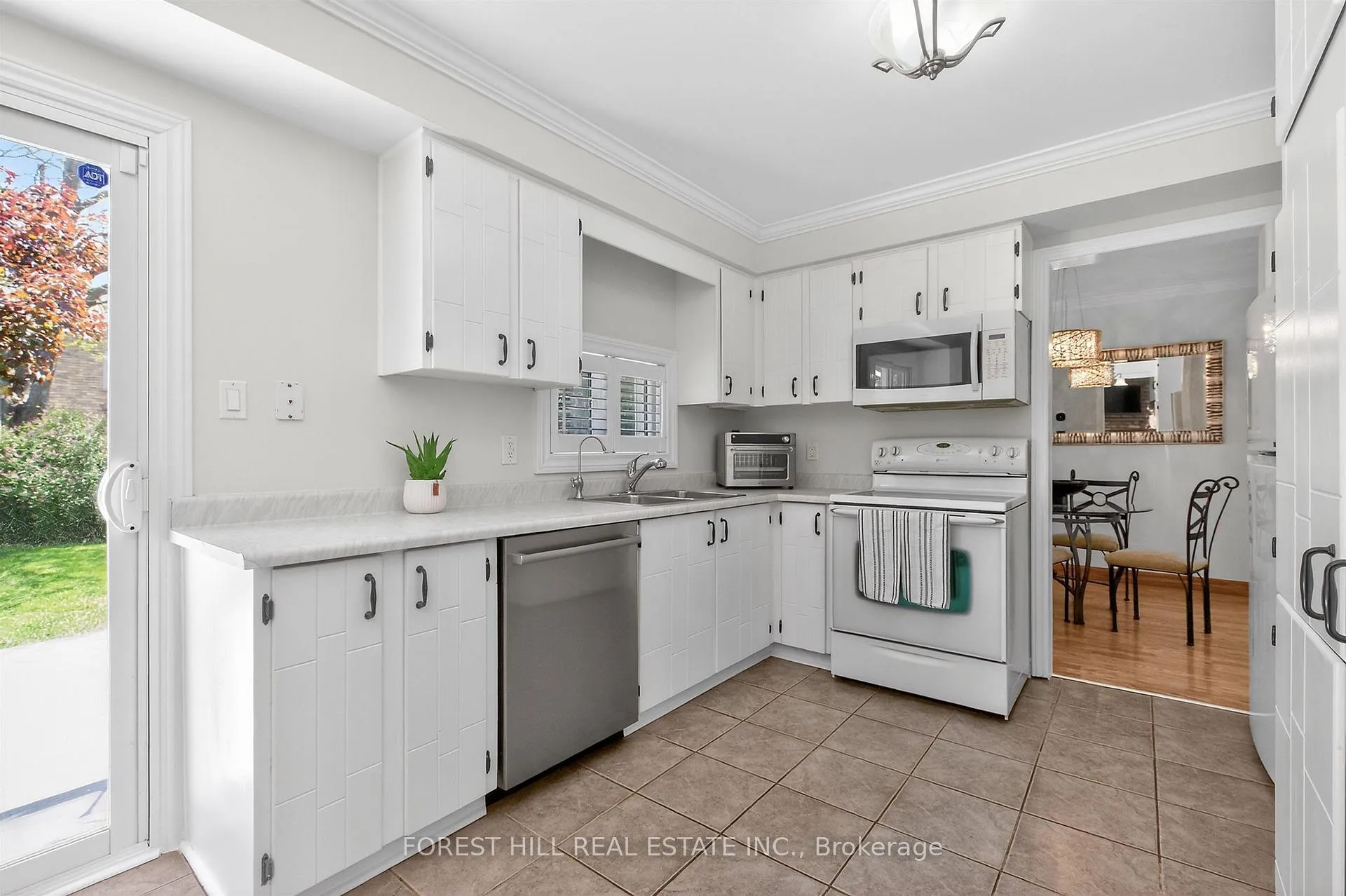 Photo 17 of 51 Winston Crescent, Whitby, Blue Grass Meadows — HOMEH