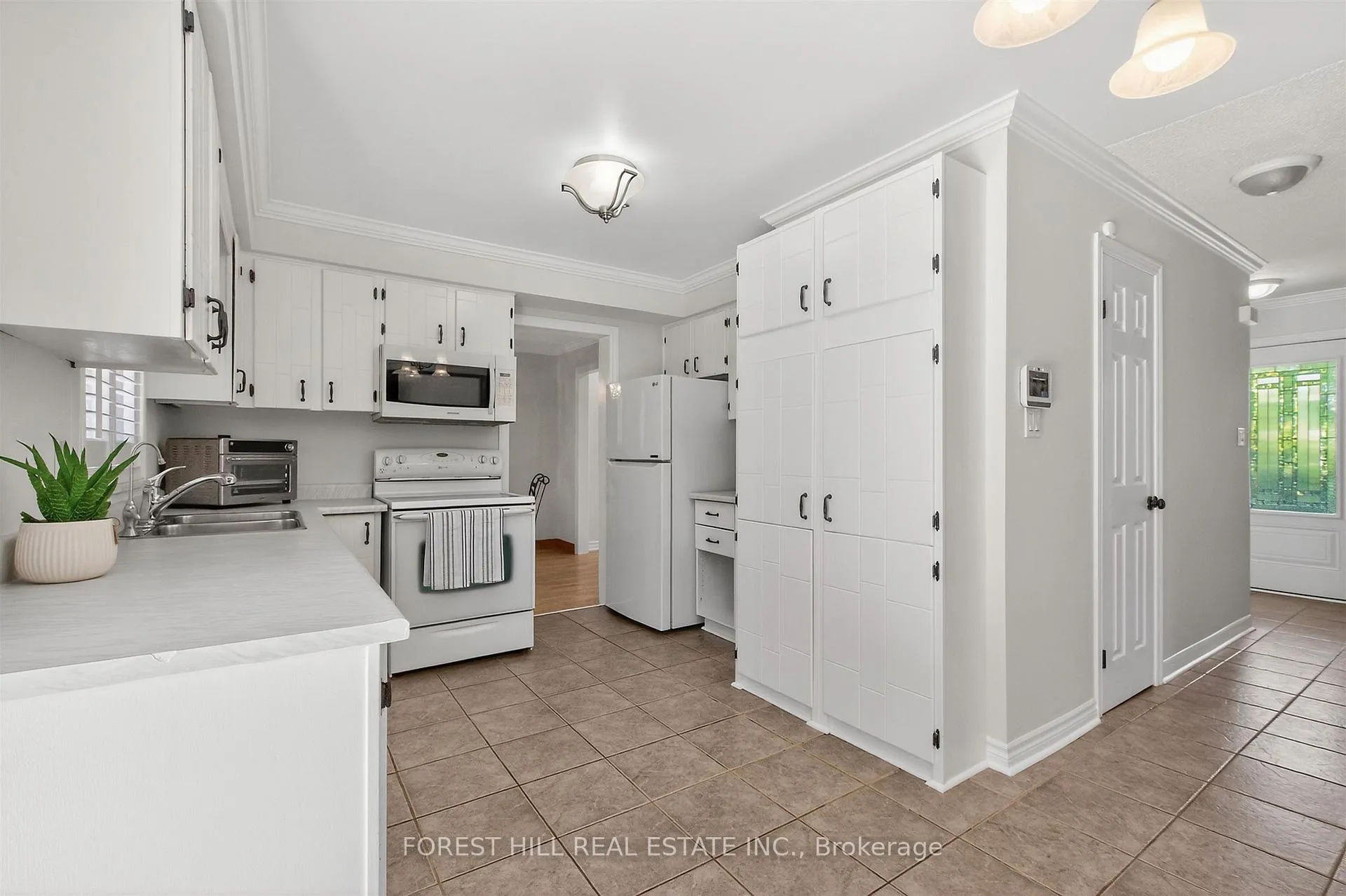 Photo 18 of 51 Winston Crescent, Whitby, Blue Grass Meadows — HOMEH