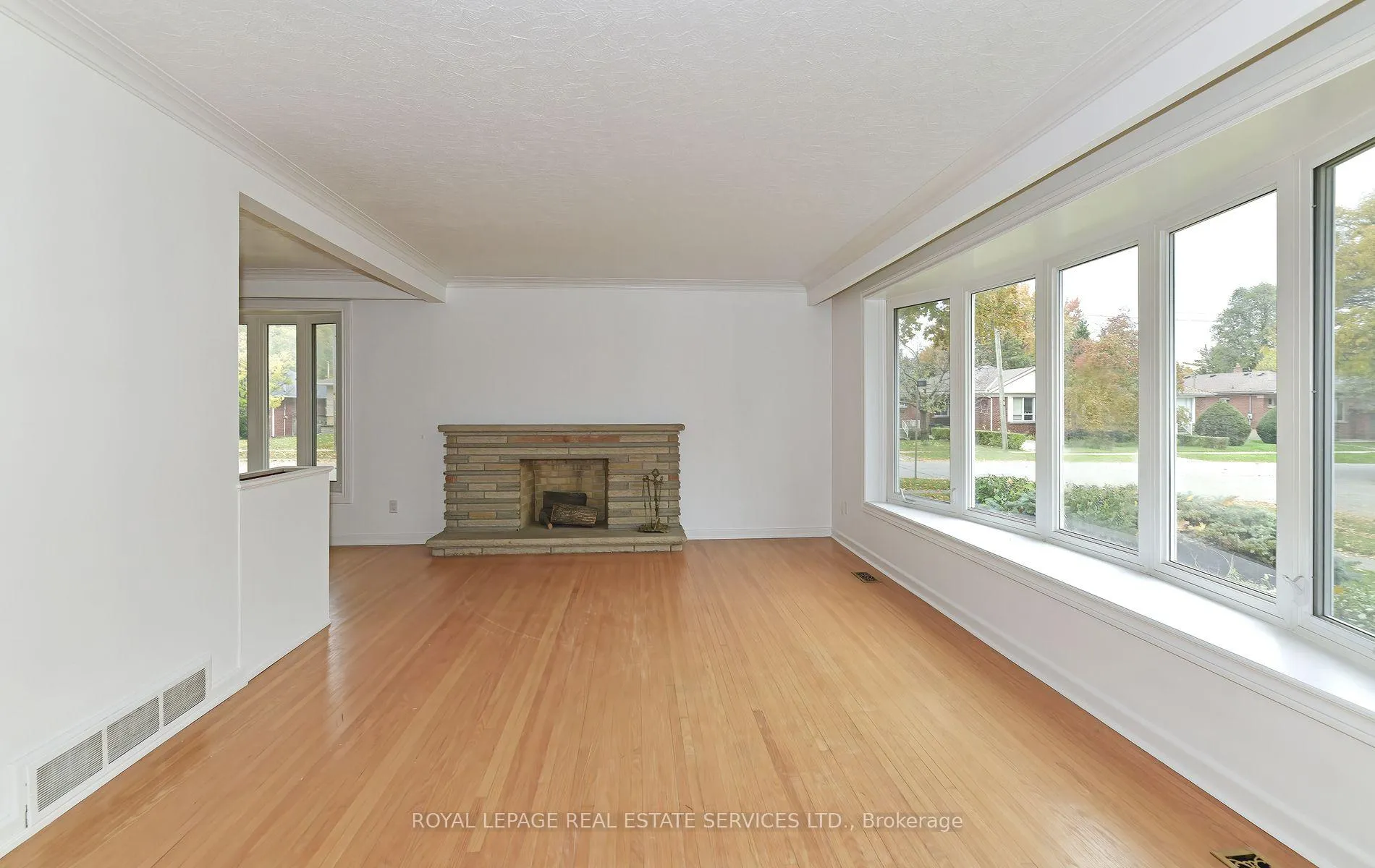 Photo 5 of 3 Kellogg Street, Etobicoke, Stonegate-Queensway — HOMEH