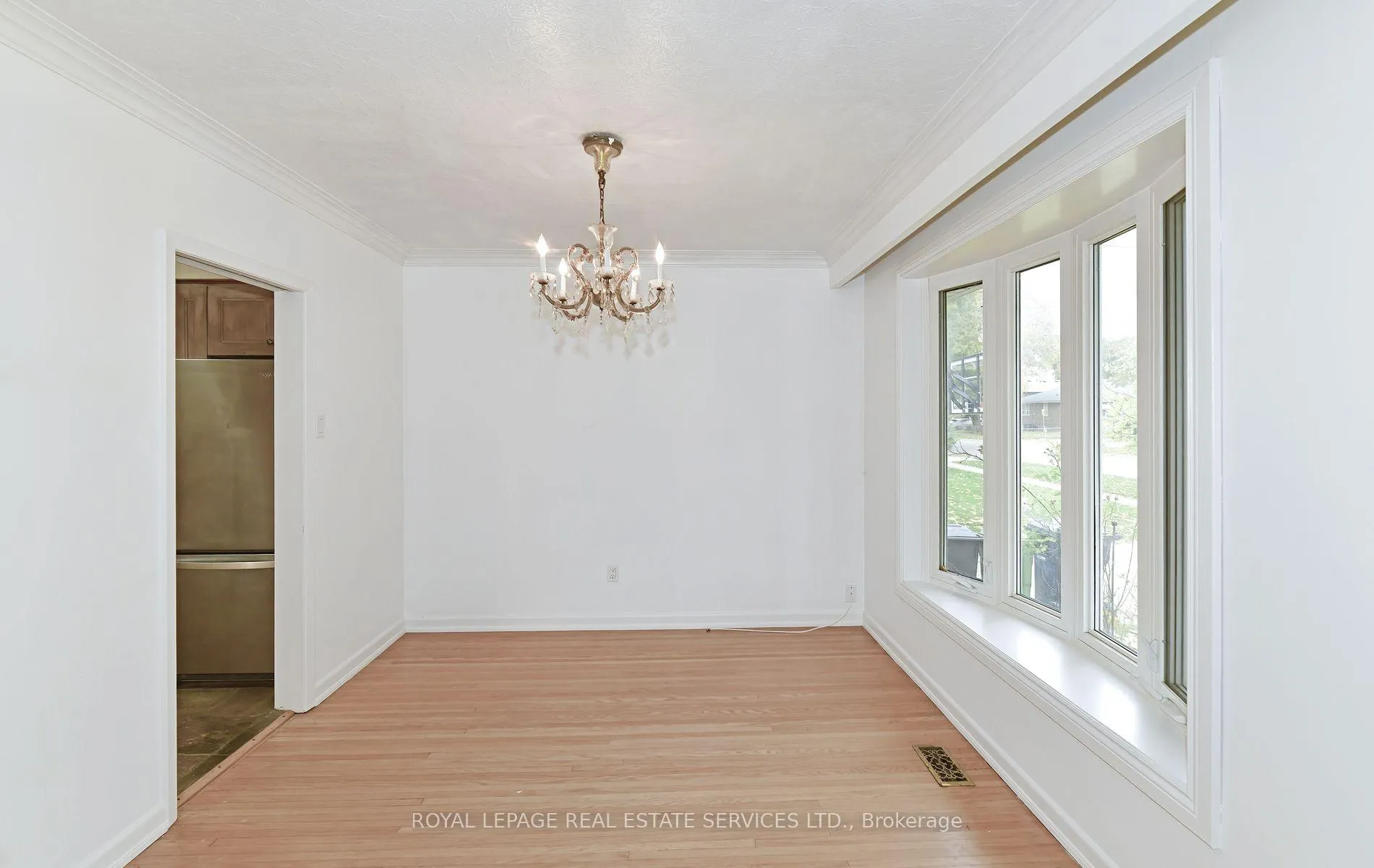 Photo 9 of 3 Kellogg Street, Etobicoke, Stonegate-Queensway — HOMEH