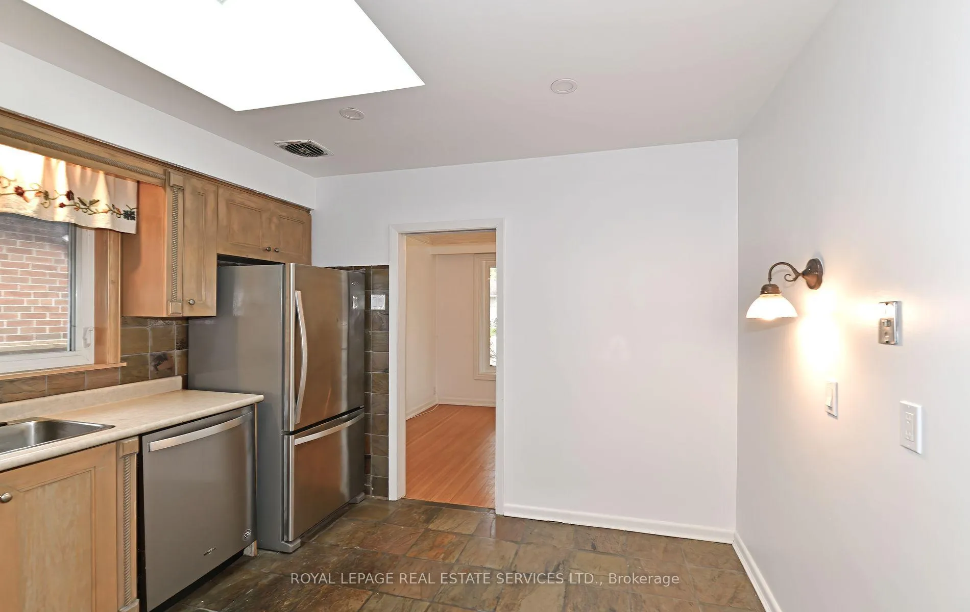 Photo 10 of 3 Kellogg Street, Etobicoke, Stonegate-Queensway — HOMEH