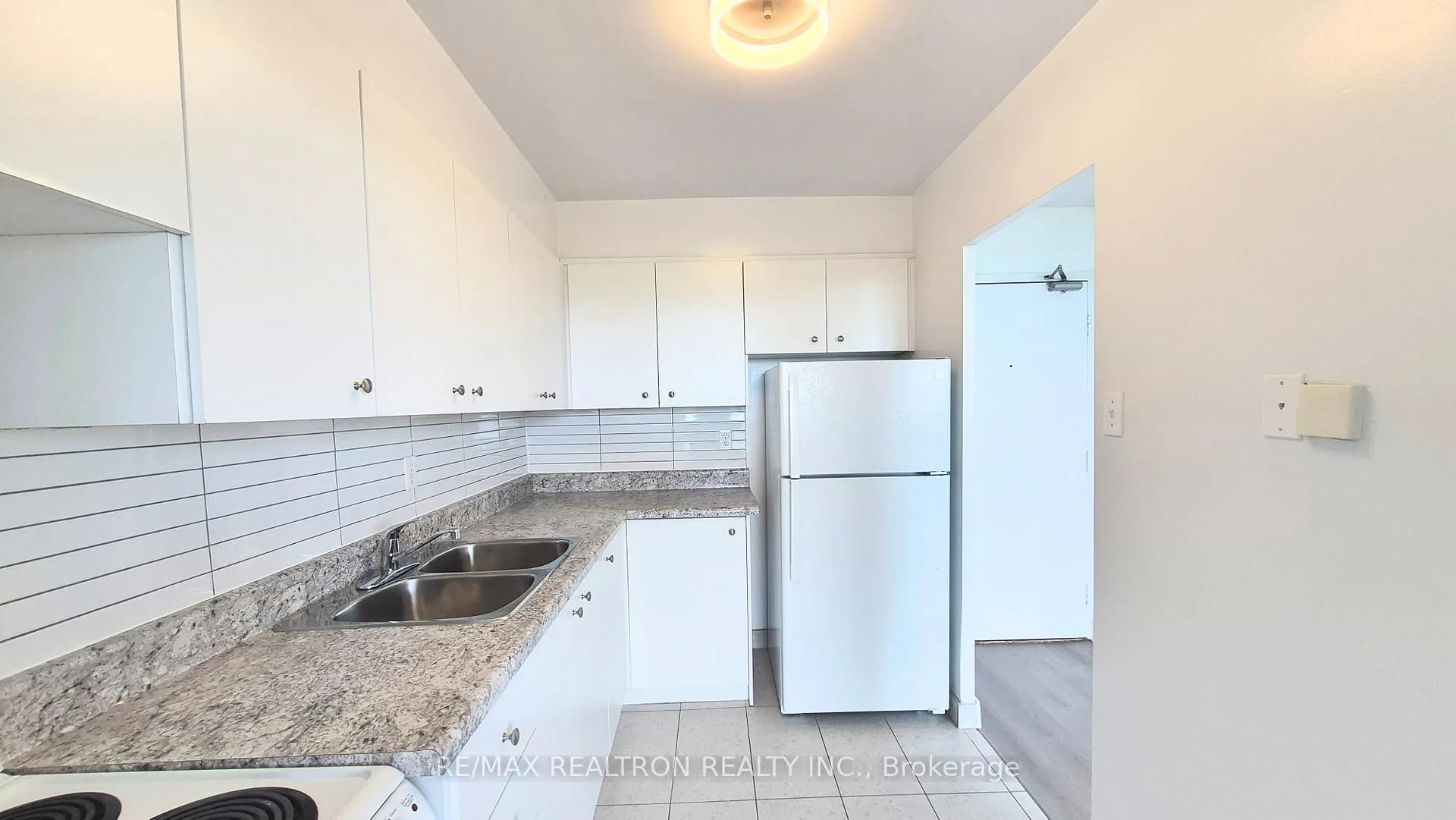 Photo 6 of Unit 2002, 21 Vaughan Road, Toronto, Wychwood — HOMEH