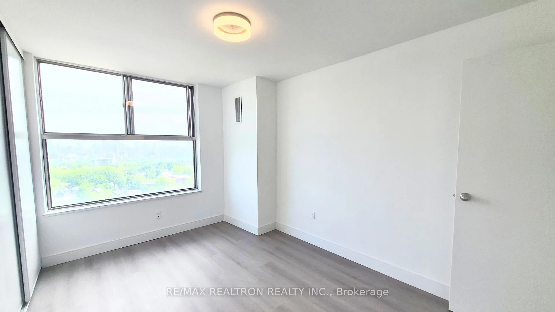 Photo 7 of Unit 2002, 21 Vaughan Road, Toronto, Wychwood — HOMEH