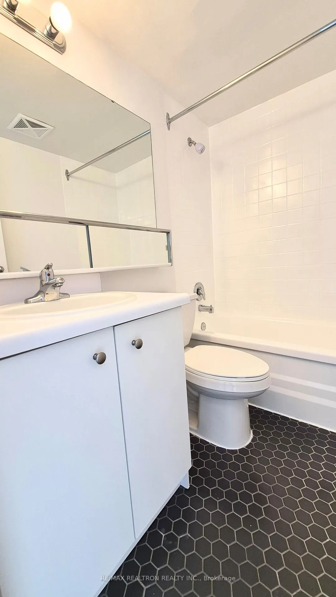 Photo 8 of Unit 2002, 21 Vaughan Road, Toronto, Wychwood — HOMEH