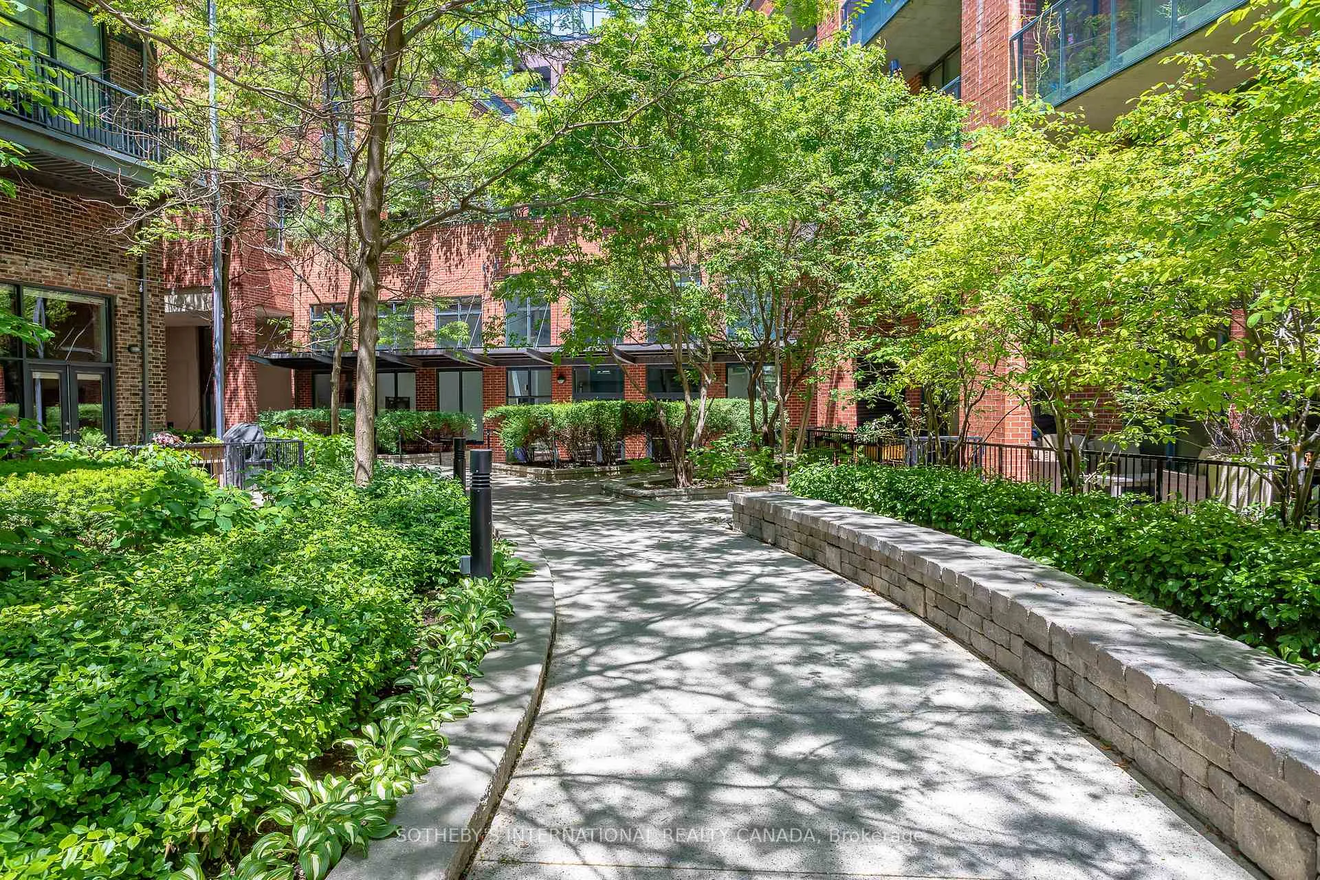 Photo 2 of Unit 402, 369 Sorauren Avenue, Toronto, Roncesvalles — HOMEH