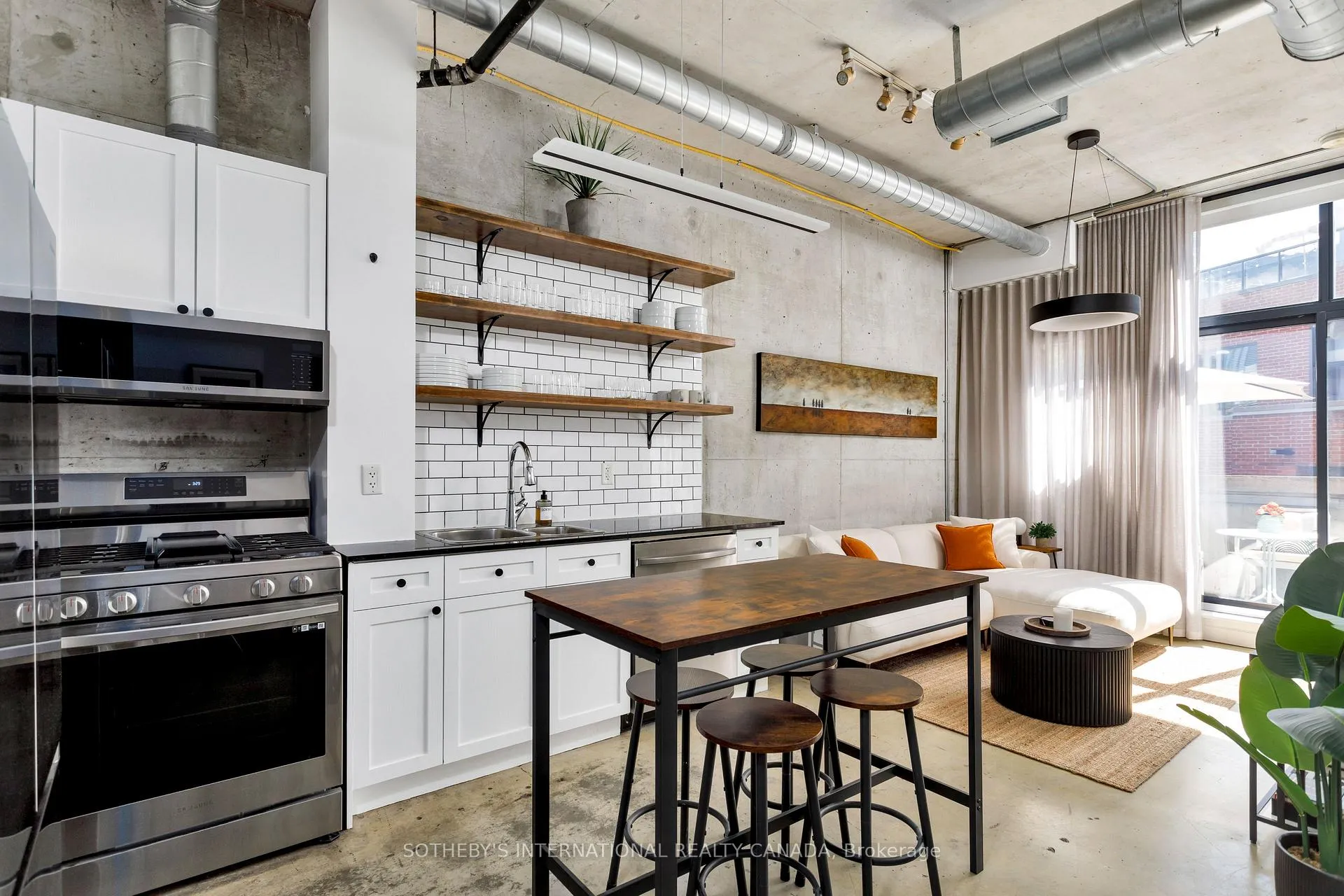Photo 4 of Unit 402, 369 Sorauren Avenue, Toronto, Roncesvalles — HOMEH