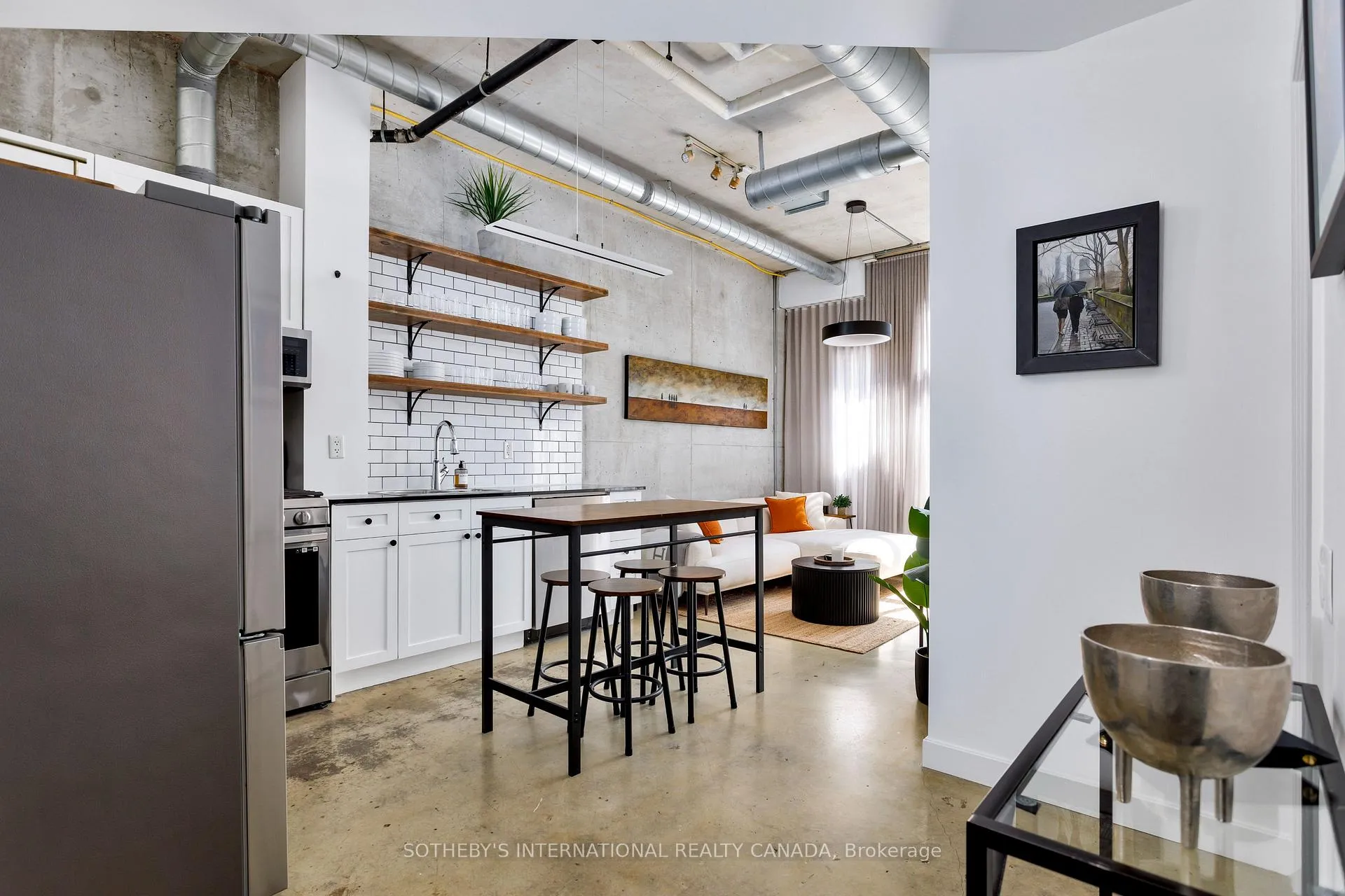 Photo 5 of Unit 402, 369 Sorauren Avenue, Toronto, Roncesvalles — HOMEH