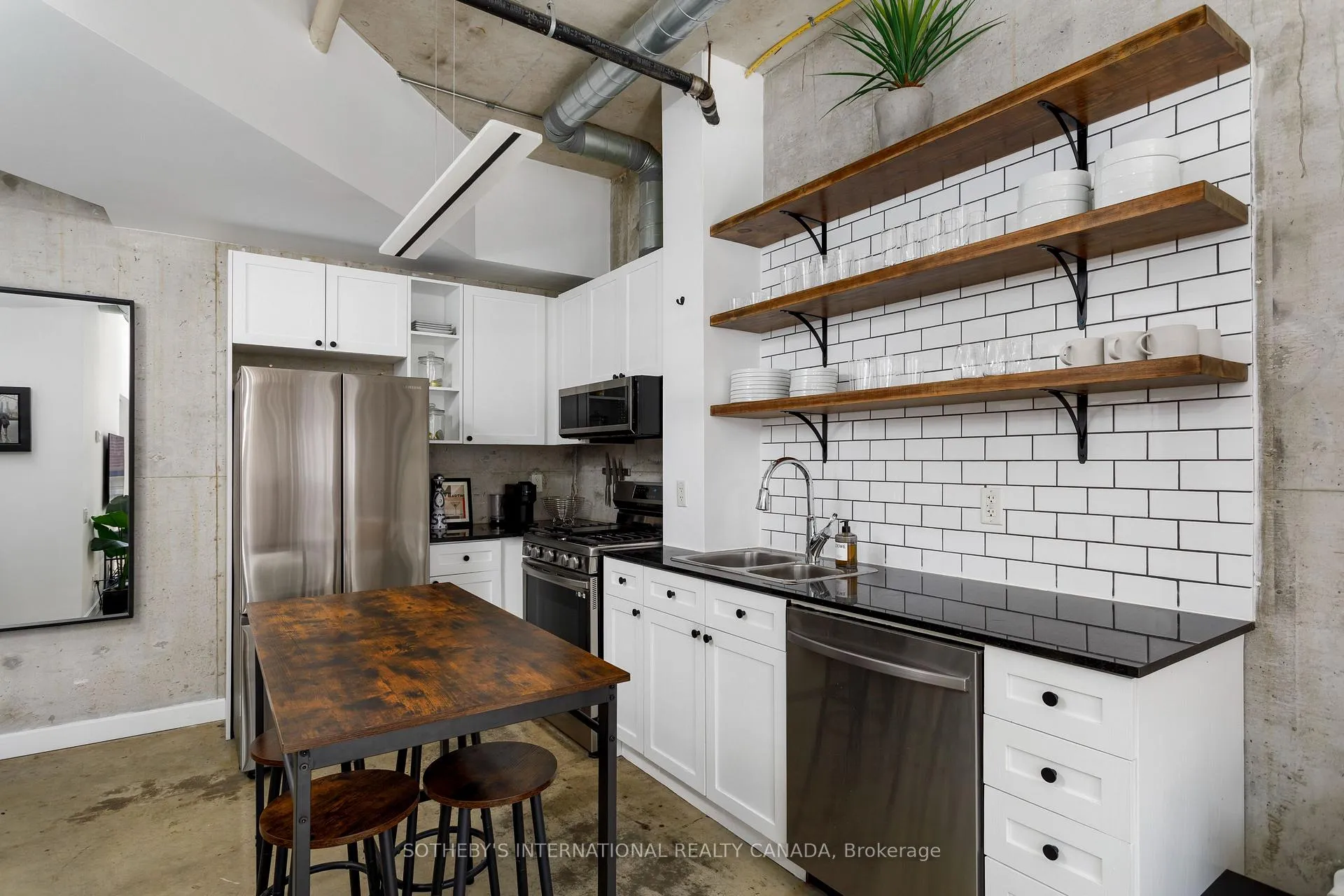 Photo 6 of Unit 402, 369 Sorauren Avenue, Toronto, Roncesvalles — HOMEH