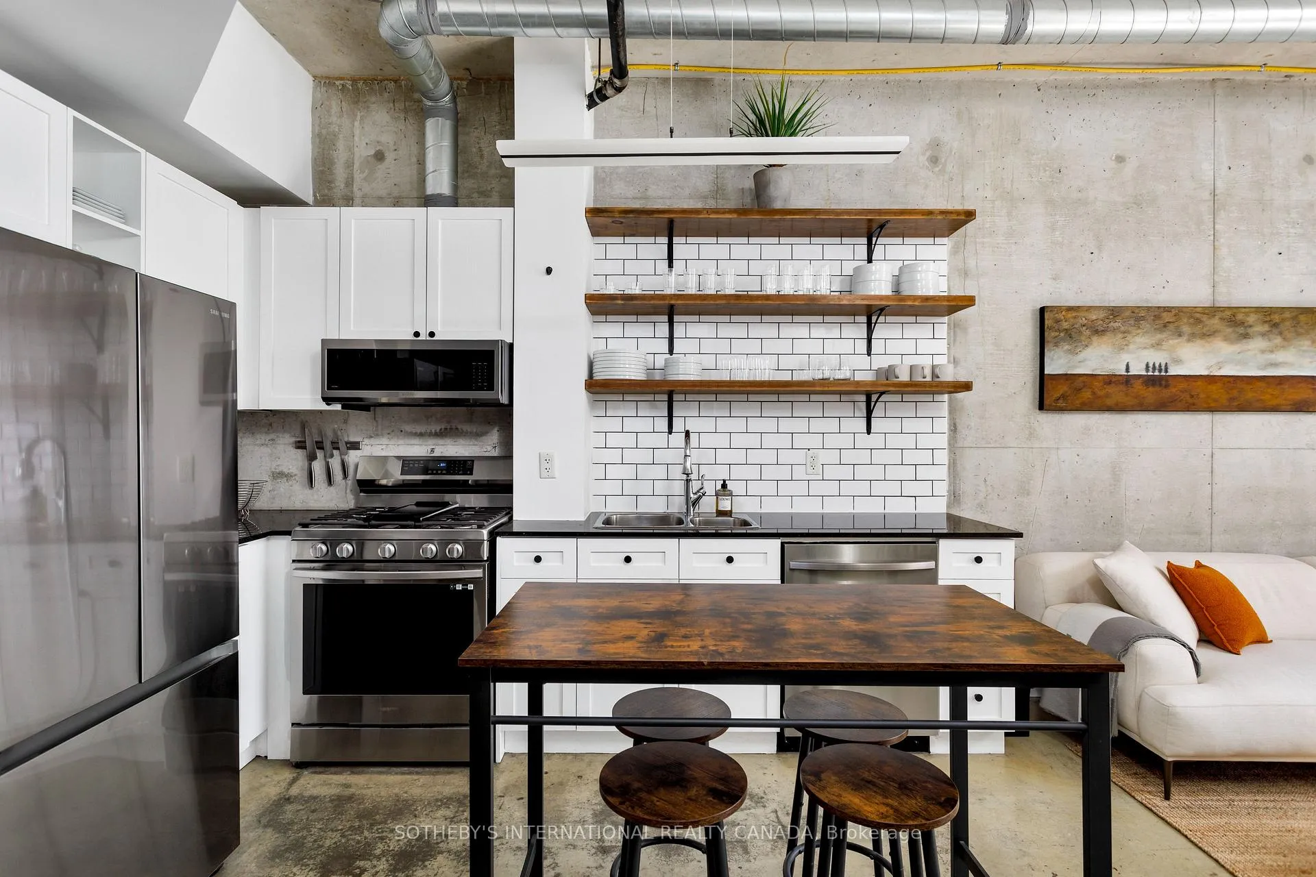 Photo 7 of Unit 402, 369 Sorauren Avenue, Toronto, Roncesvalles — HOMEH