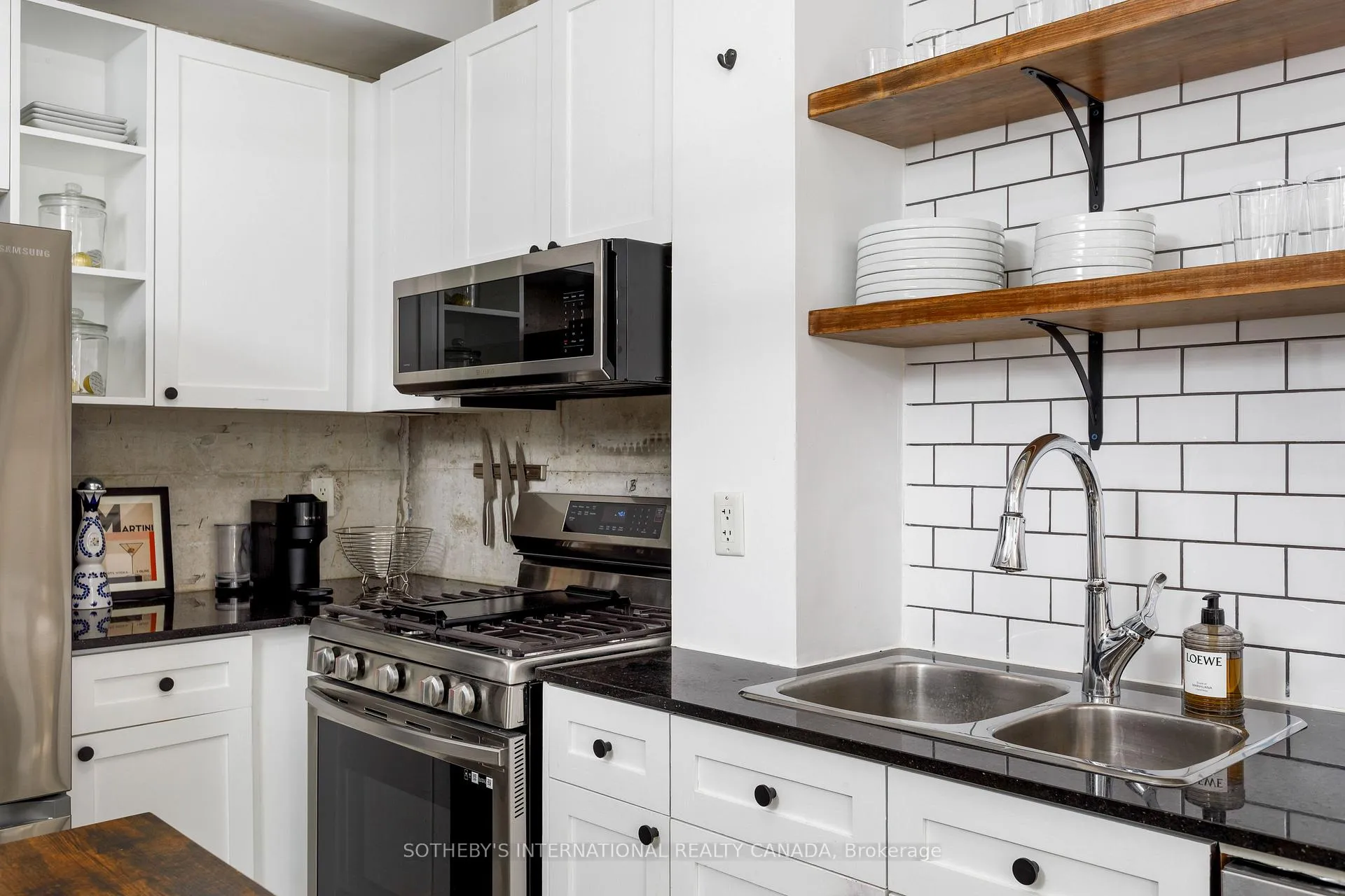 Photo 8 of Unit 402, 369 Sorauren Avenue, Toronto, Roncesvalles — HOMEH