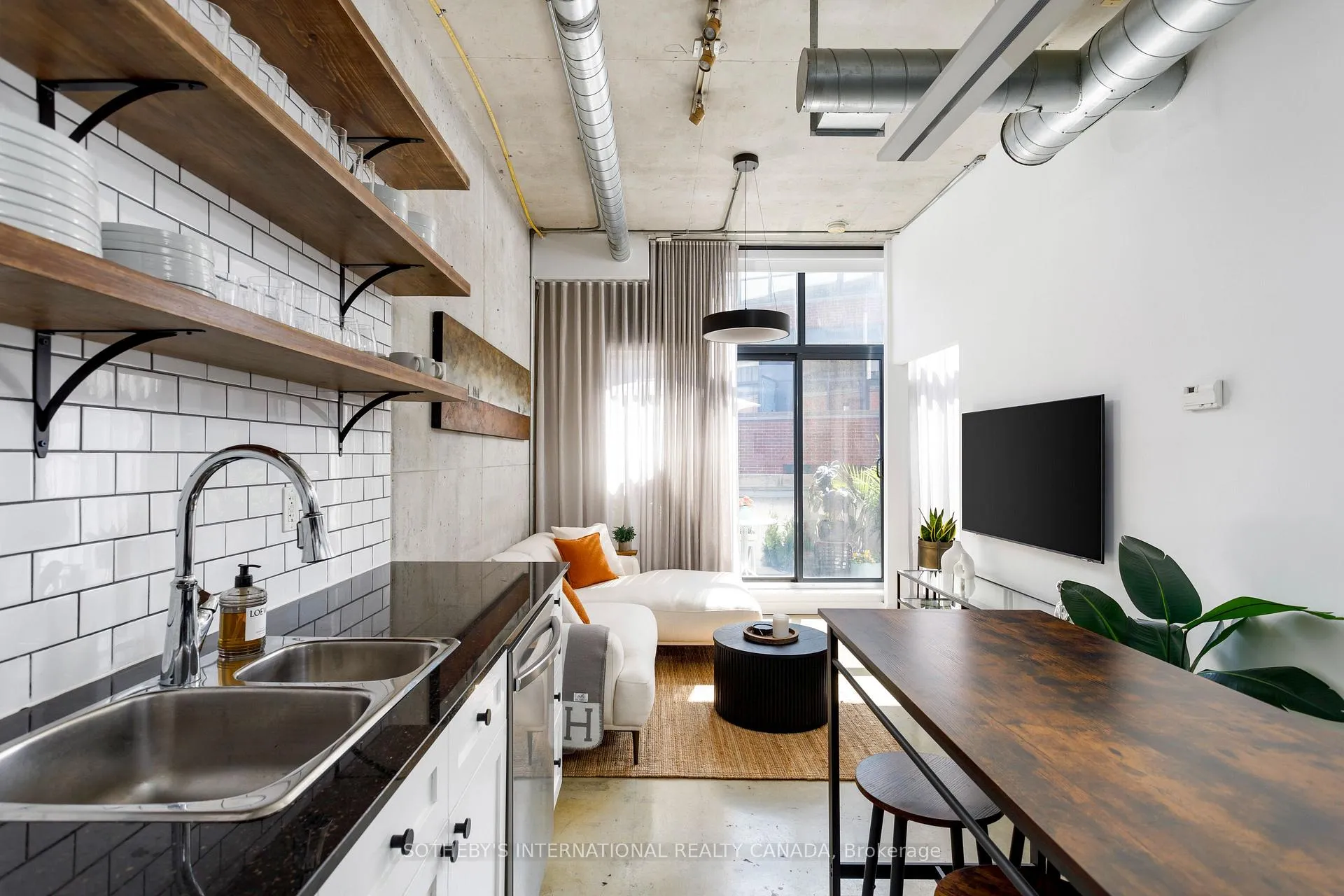 Photo 10 of Unit 402, 369 Sorauren Avenue, Toronto, Roncesvalles — HOMEH