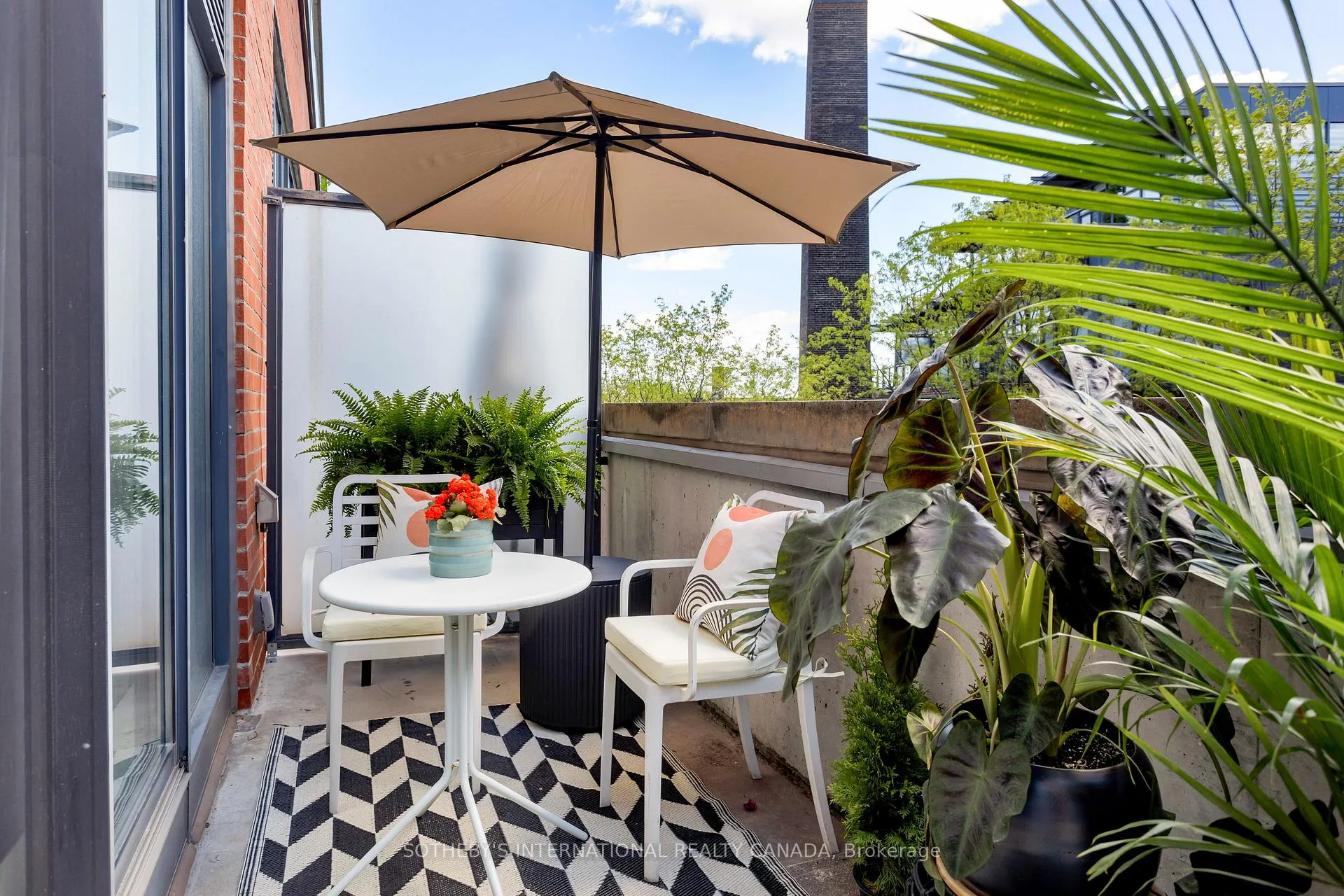 Photo 16 of Unit 402, 369 Sorauren Avenue, Toronto, Roncesvalles — HOMEH