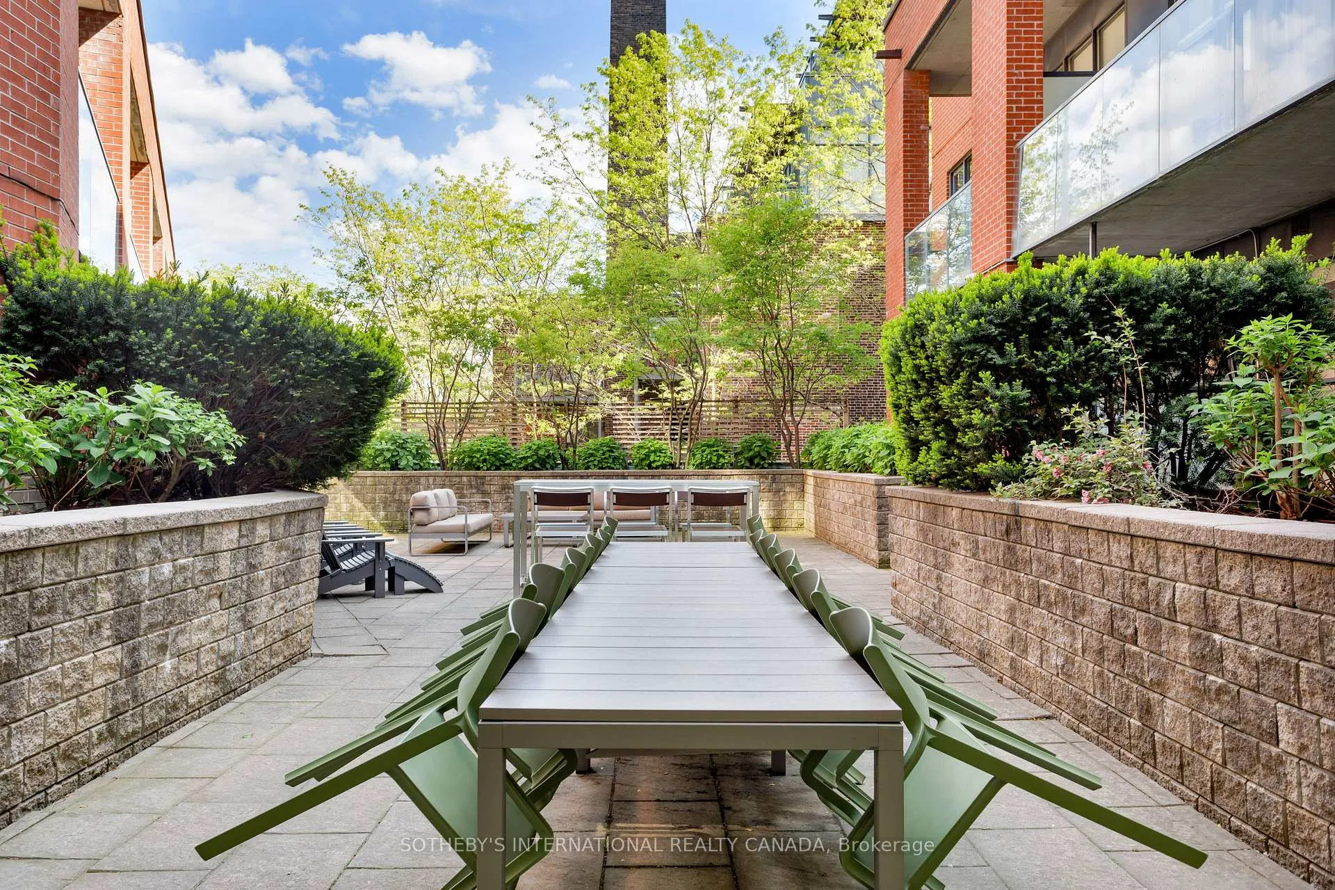 Photo 33 of Unit 402, 369 Sorauren Avenue, Toronto, Roncesvalles — HOMEH