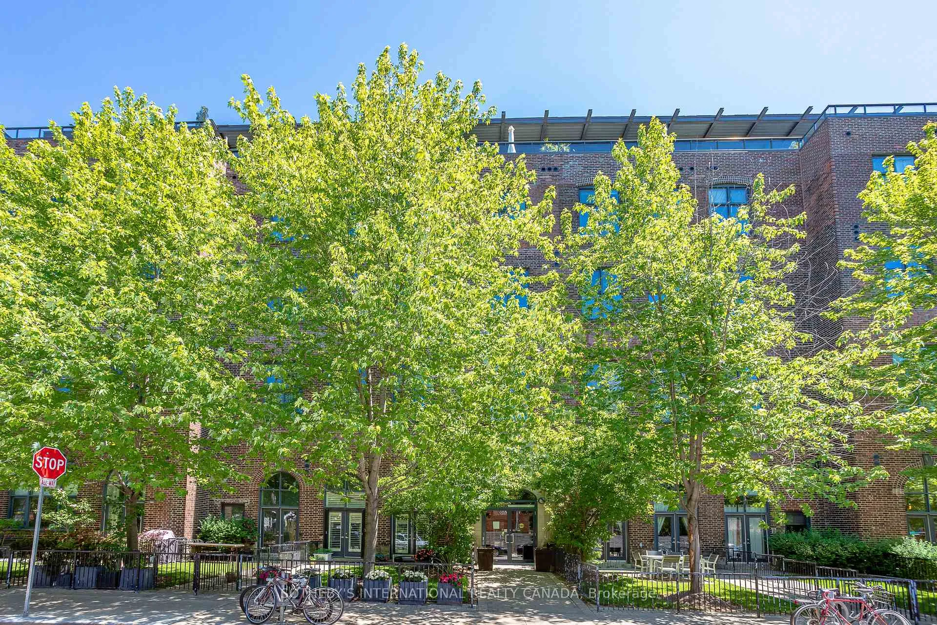 Photo 35 of Unit 402, 369 Sorauren Avenue, Toronto, Roncesvalles — HOMEH