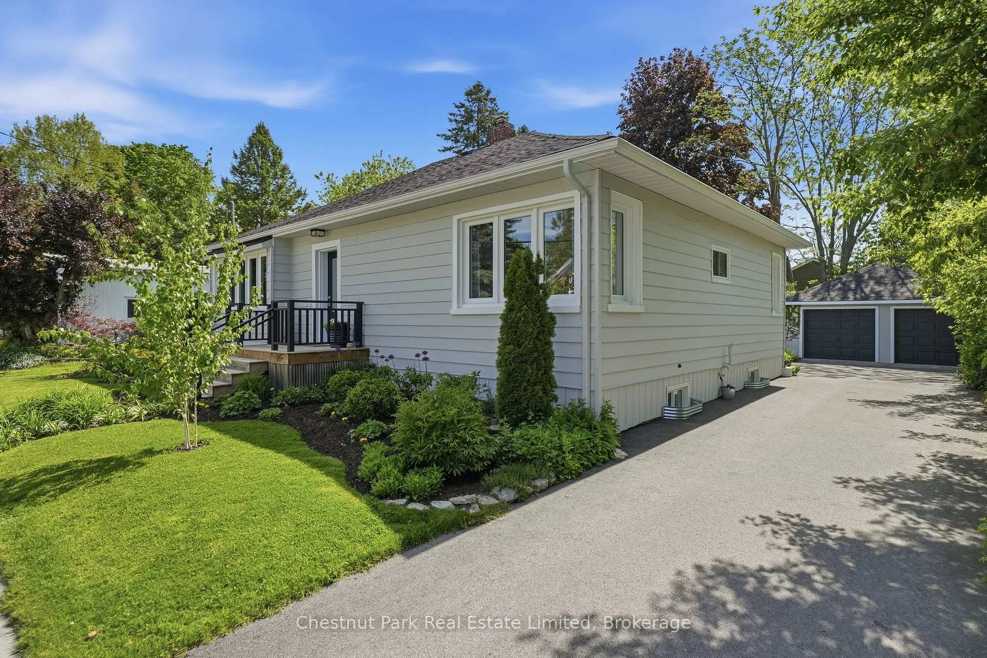Photo 2 of 16 Jane Street, Prince Edward County, Picton Ward — HOMEH