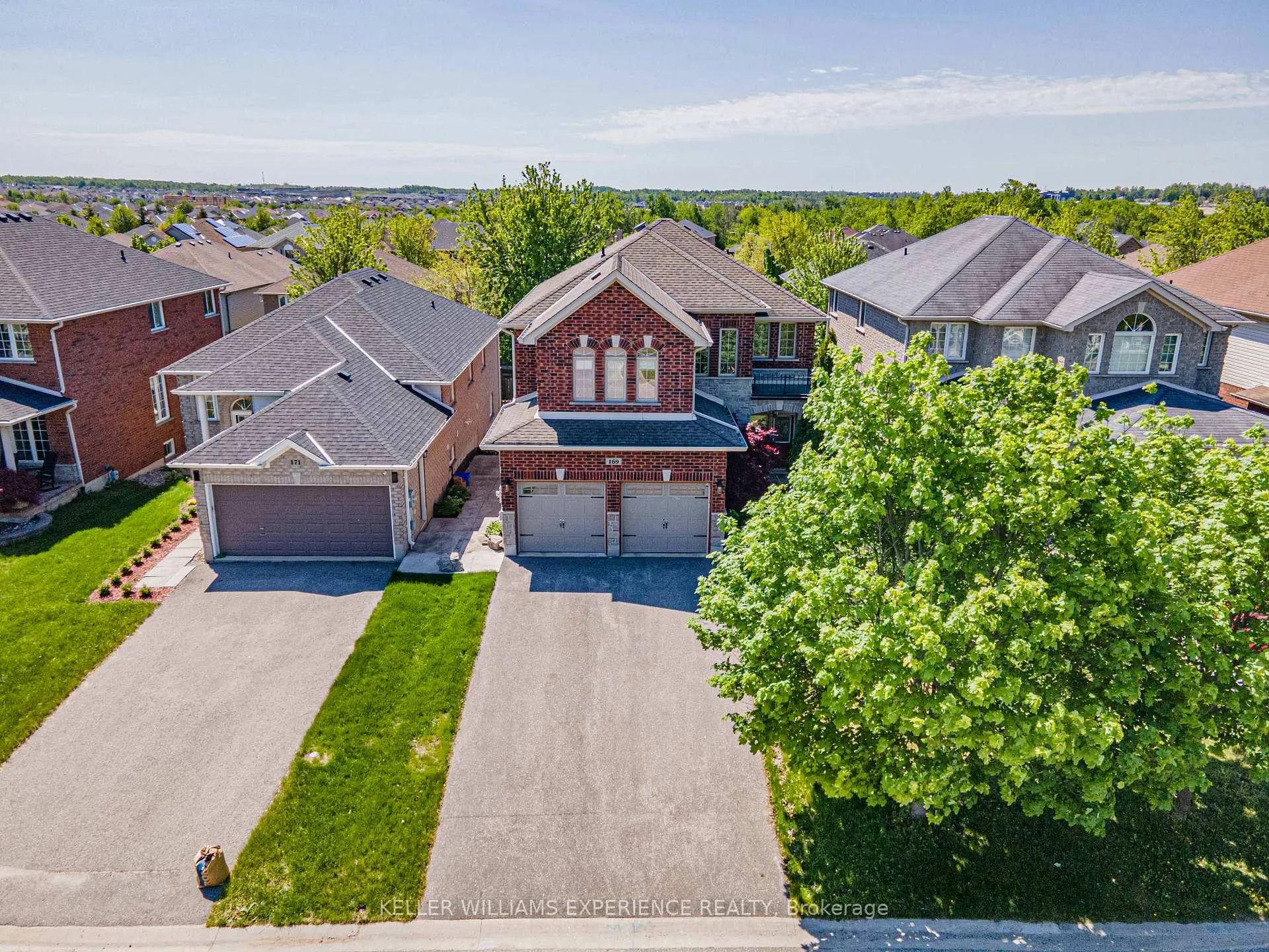 Photo 3 of 169 Birkhall Place, Barrie, Innis-Shore — HOMEH