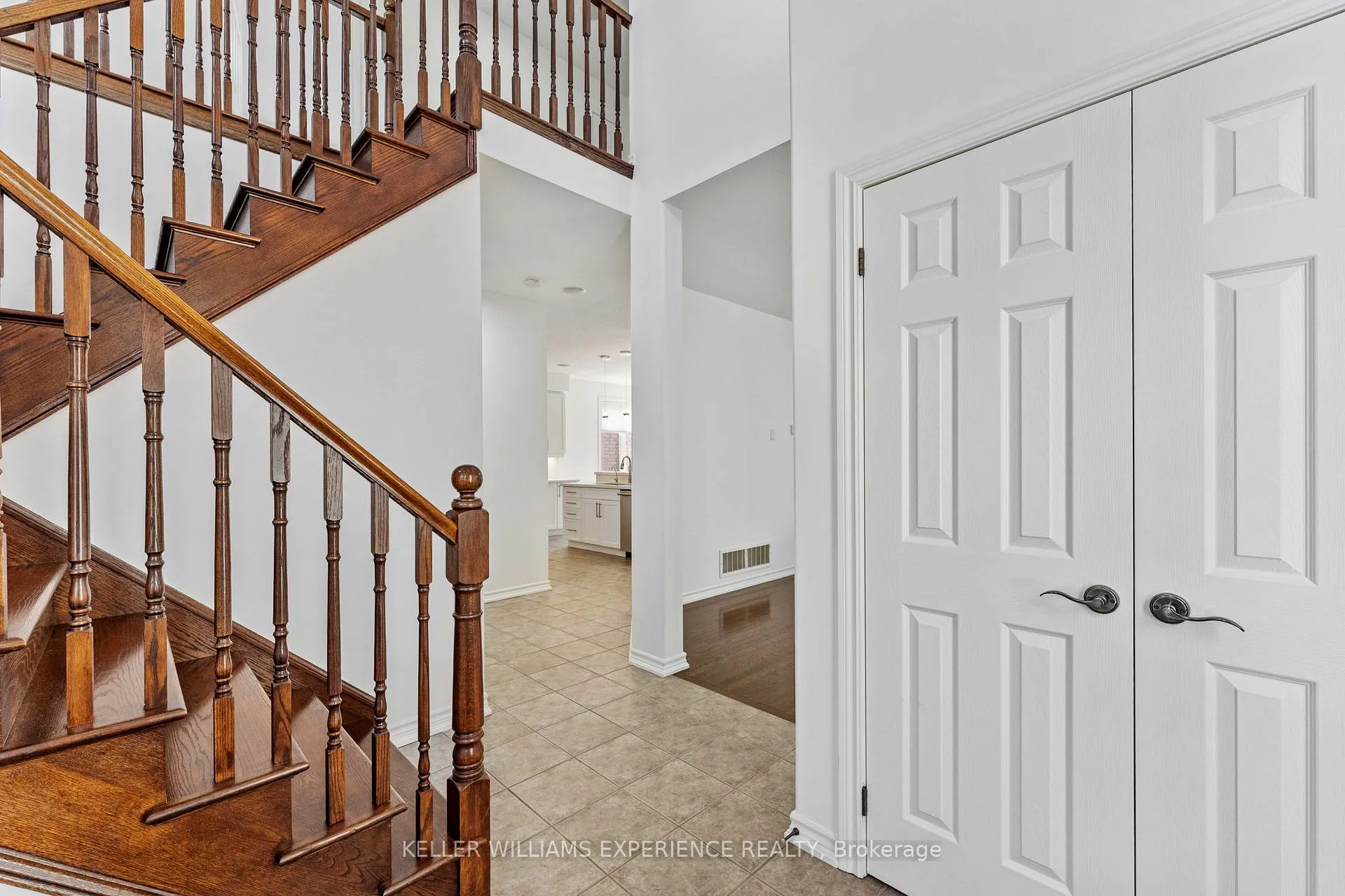 Photo 7 of 169 Birkhall Place, Barrie, Innis-Shore — HOMEH