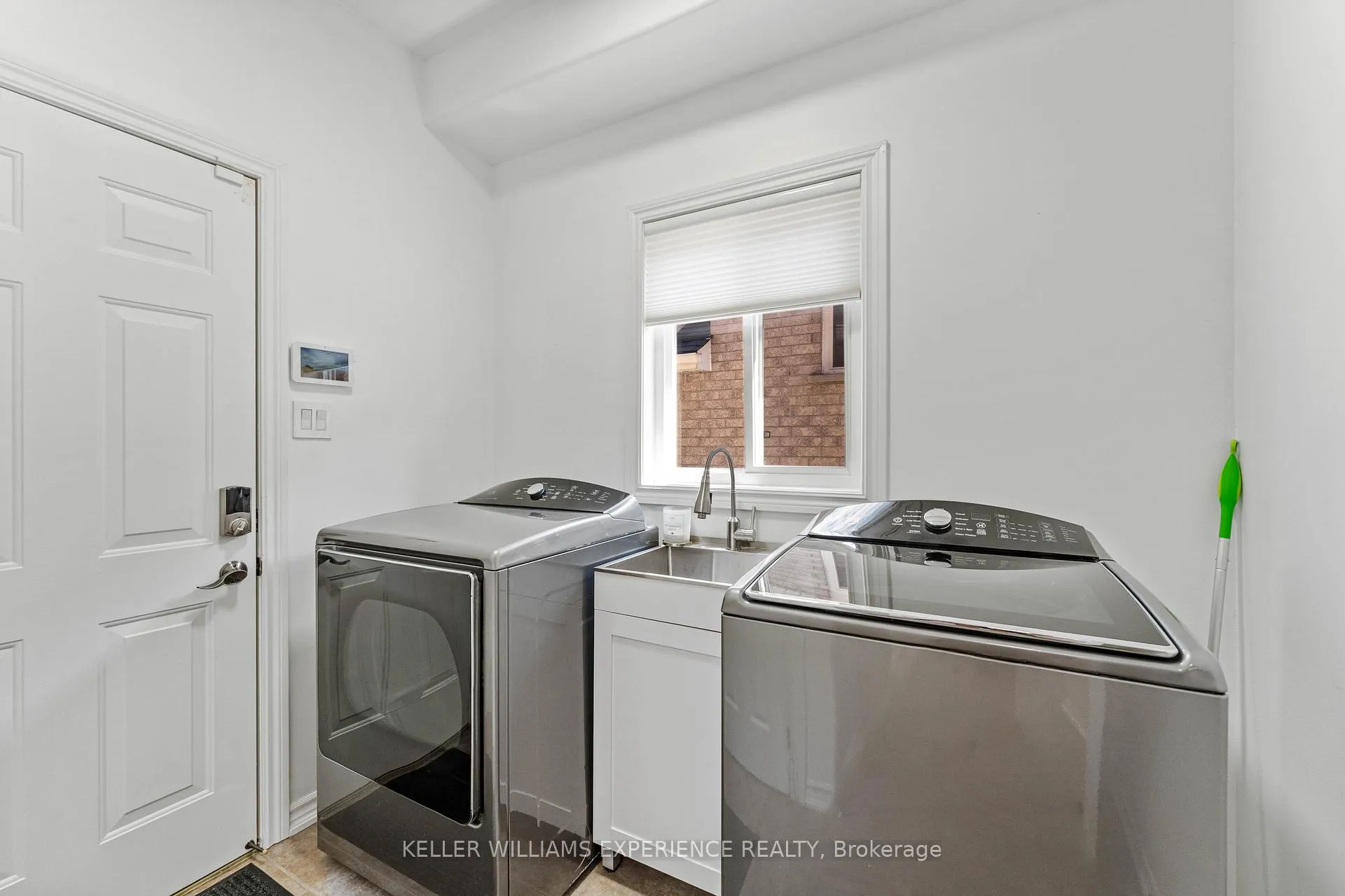 Photo 10 of 169 Birkhall Place, Barrie, Innis-Shore — HOMEH