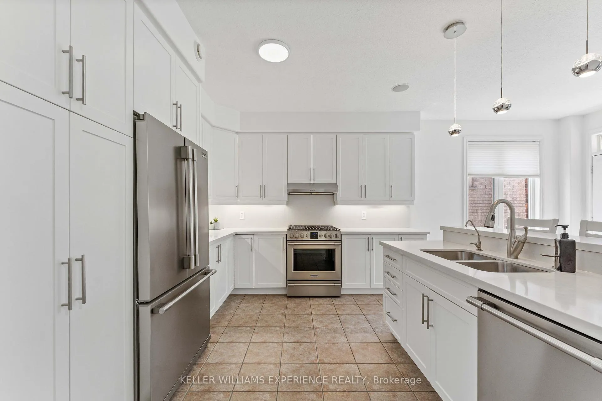 Photo 11 of 169 Birkhall Place, Barrie, Innis-Shore — HOMEH