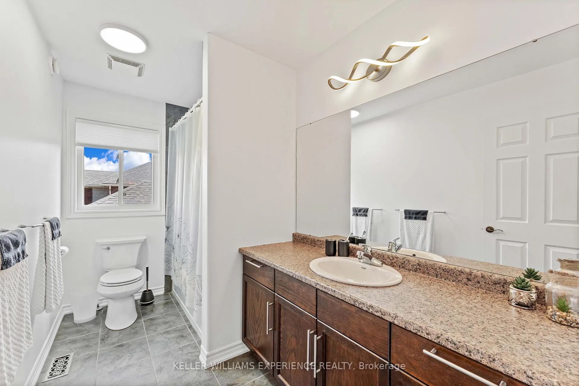 Photo 25 of 169 Birkhall Place, Barrie, Innis-Shore — HOMEH