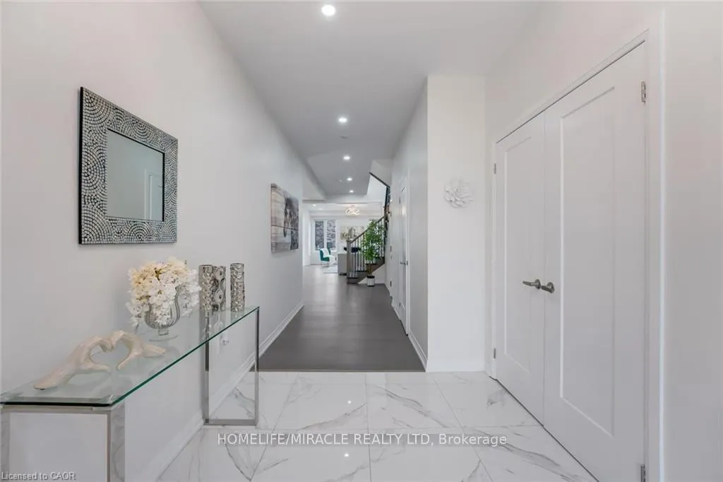 Photo 5 of 116 Crossmore Crescent, Waterloo — HOMEH